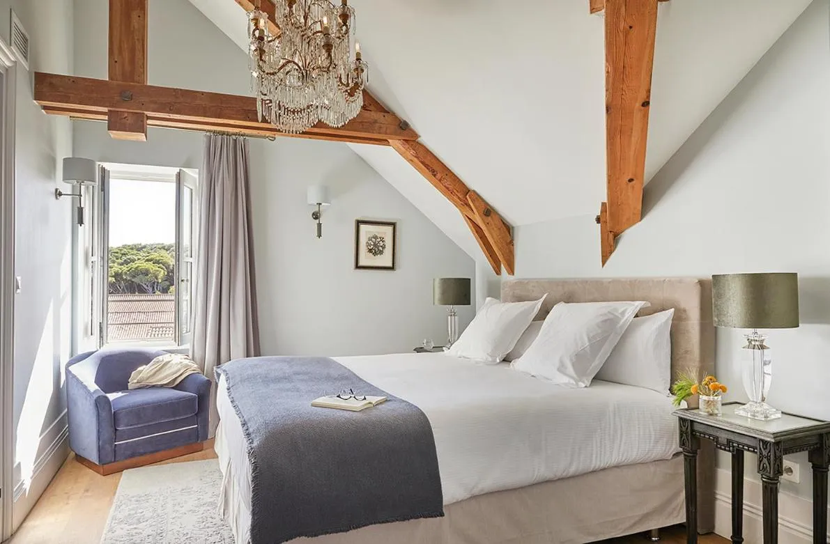 Photo of the whole room, Bed in Château Capitoul