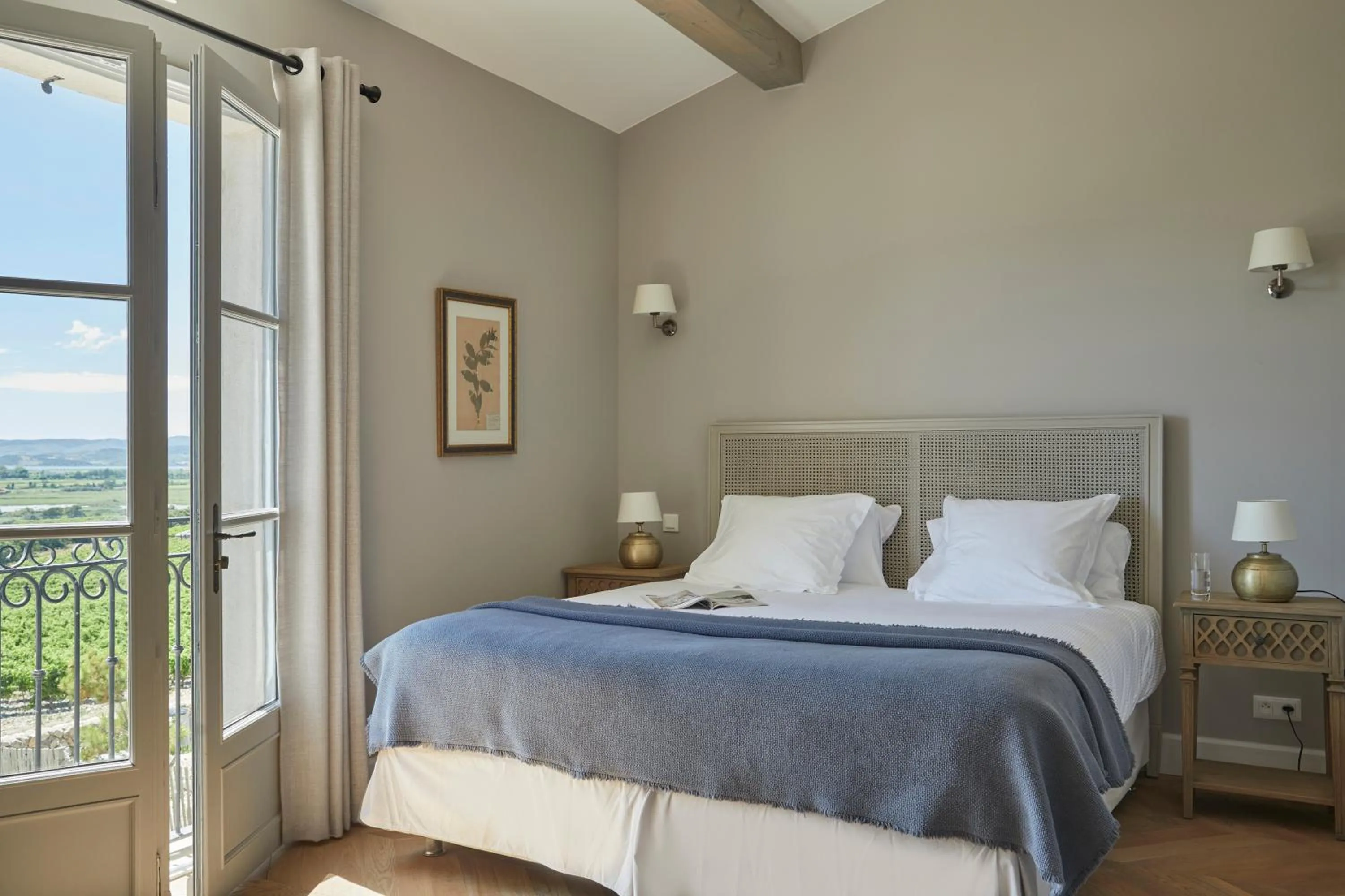 Bedroom, Bed in Château Capitoul