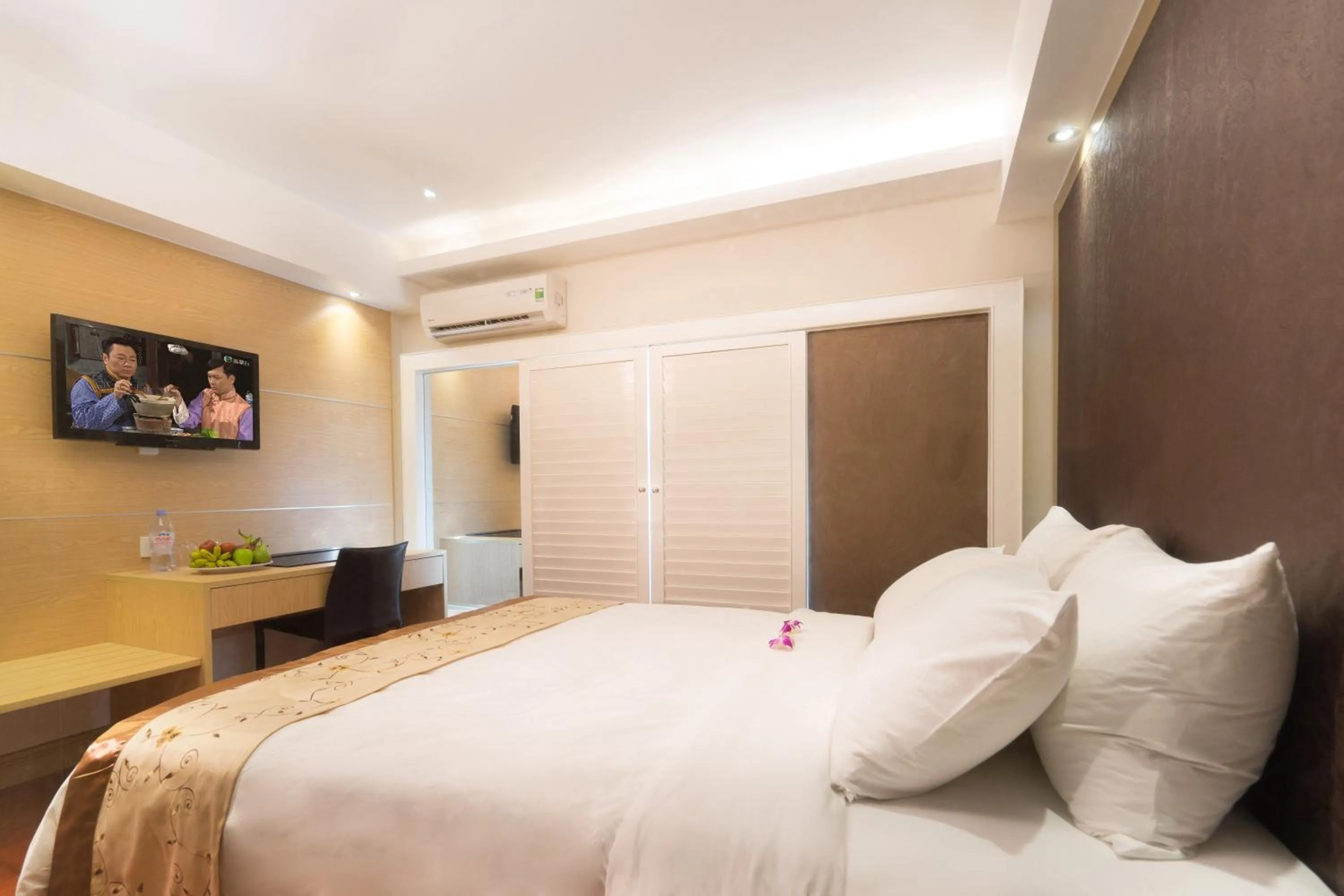 Bedroom, Bed in Empress Hotel Ho Chi Minh City