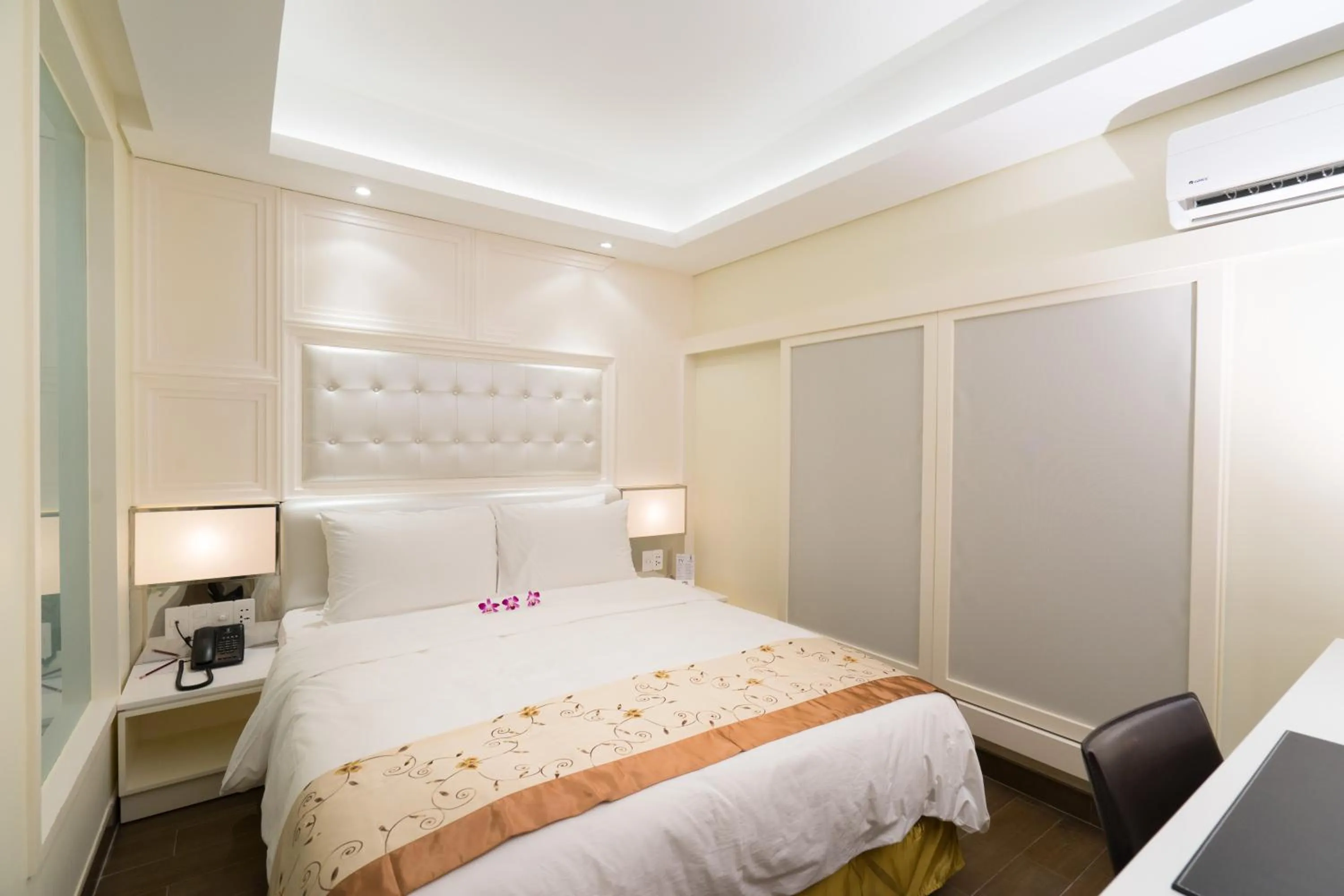 Bedroom, Bed in Empress Hotel Ho Chi Minh City