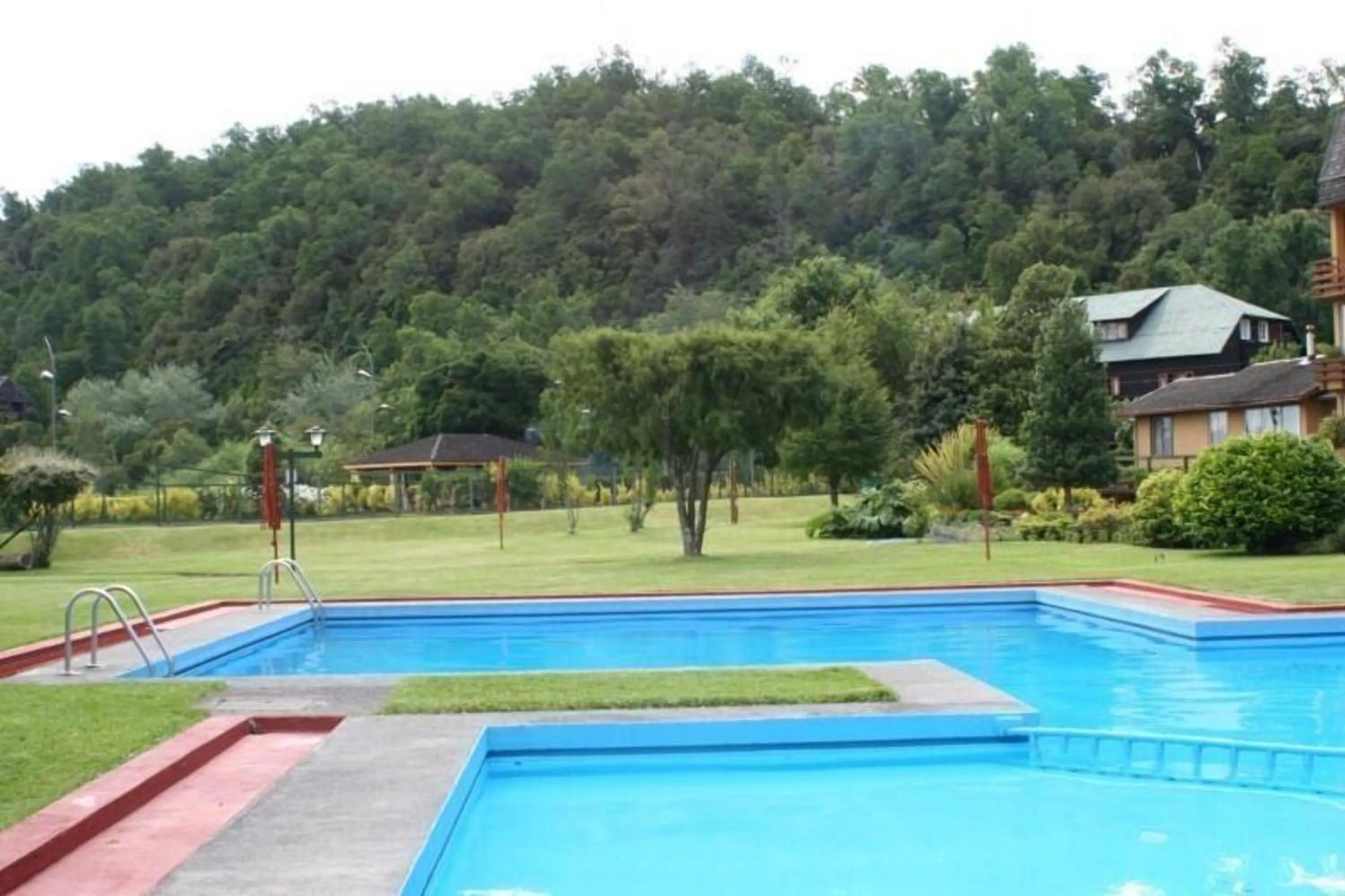 Pool view in Departamento en el Centro de Pucón, Hermosa vista al lago !!