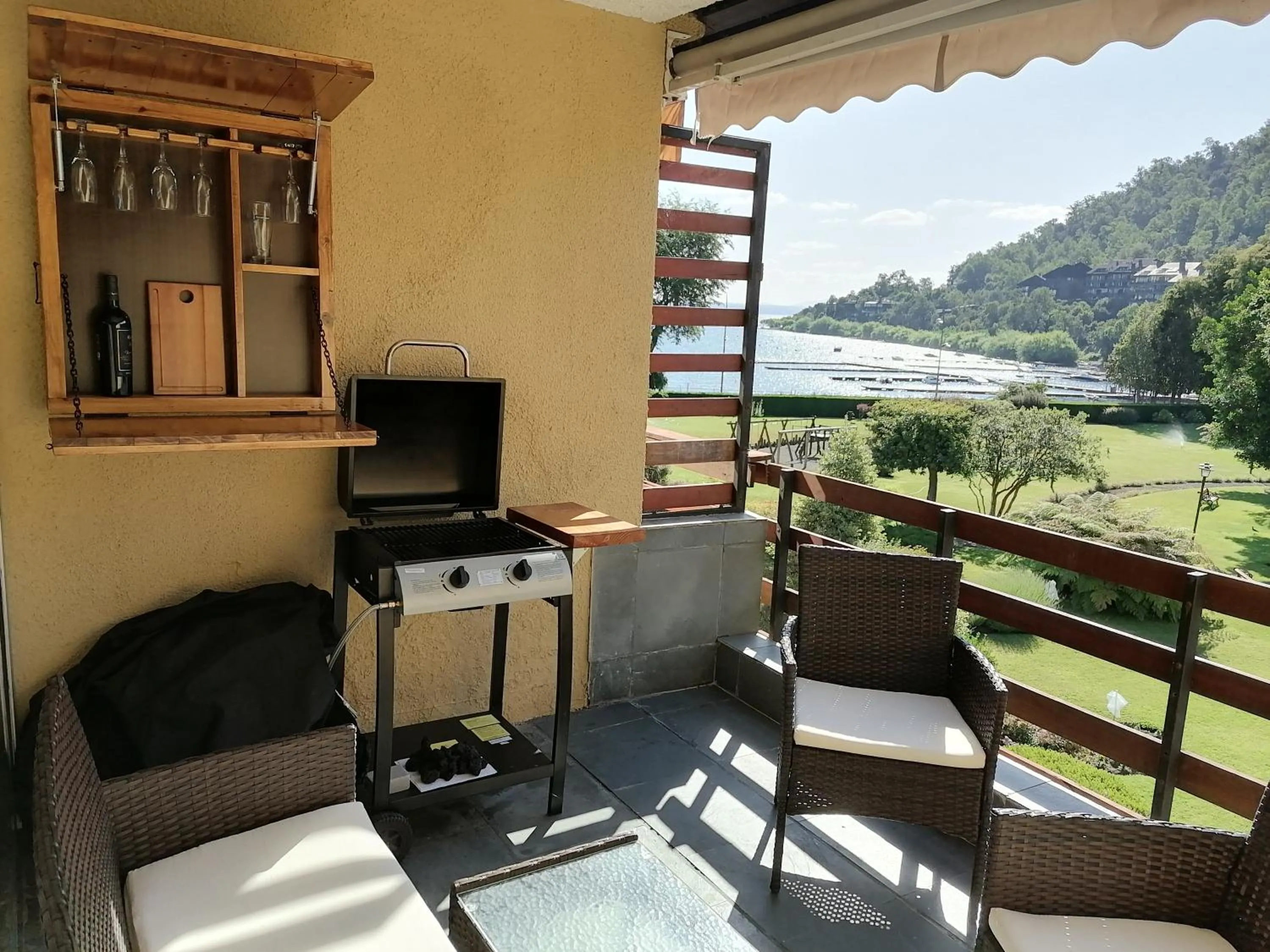 Balcony/Terrace in Departamento en el Centro de Pucón, Hermosa vista al lago !!
