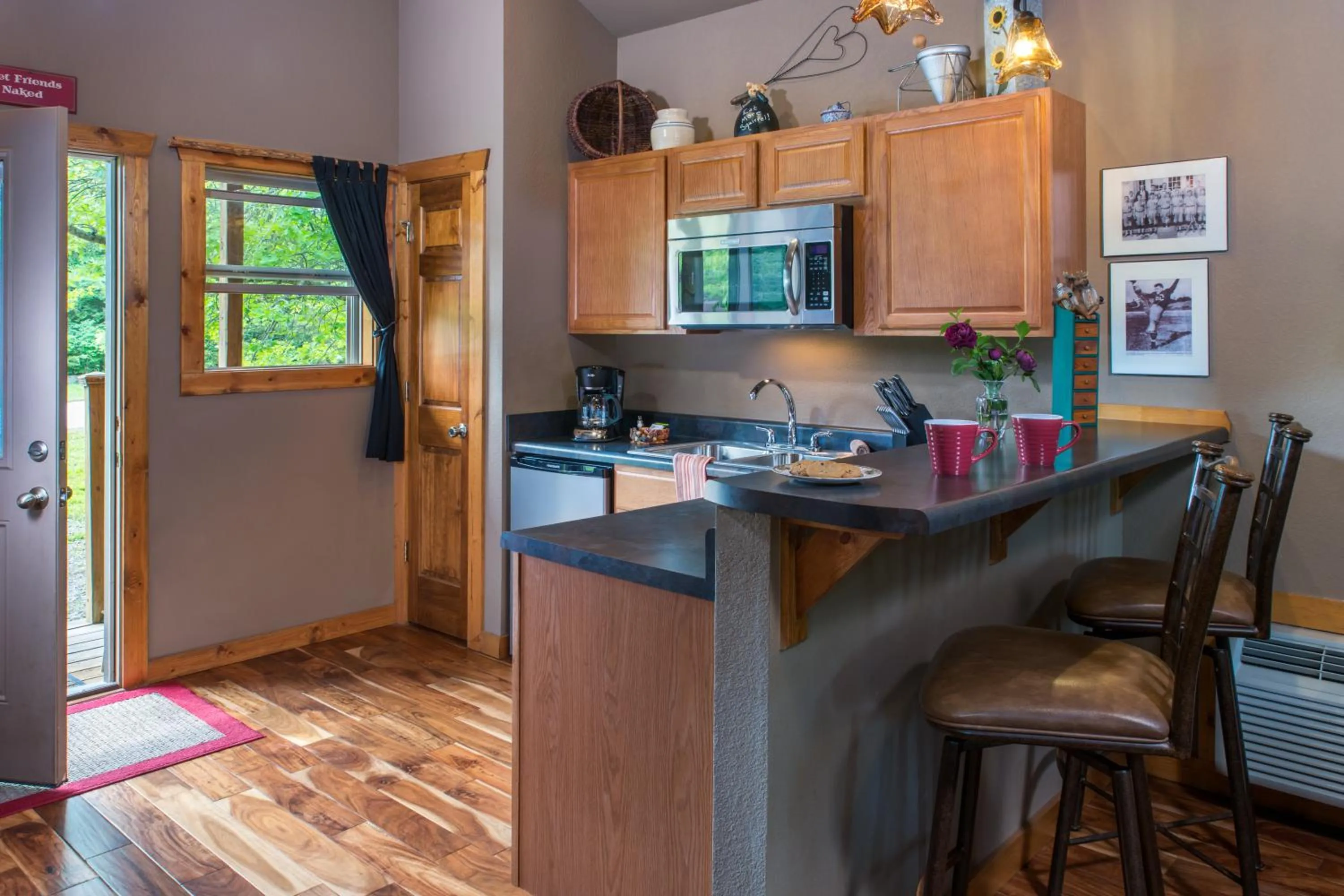 Kitchen or kitchenette in Eureka Sunset Cabins