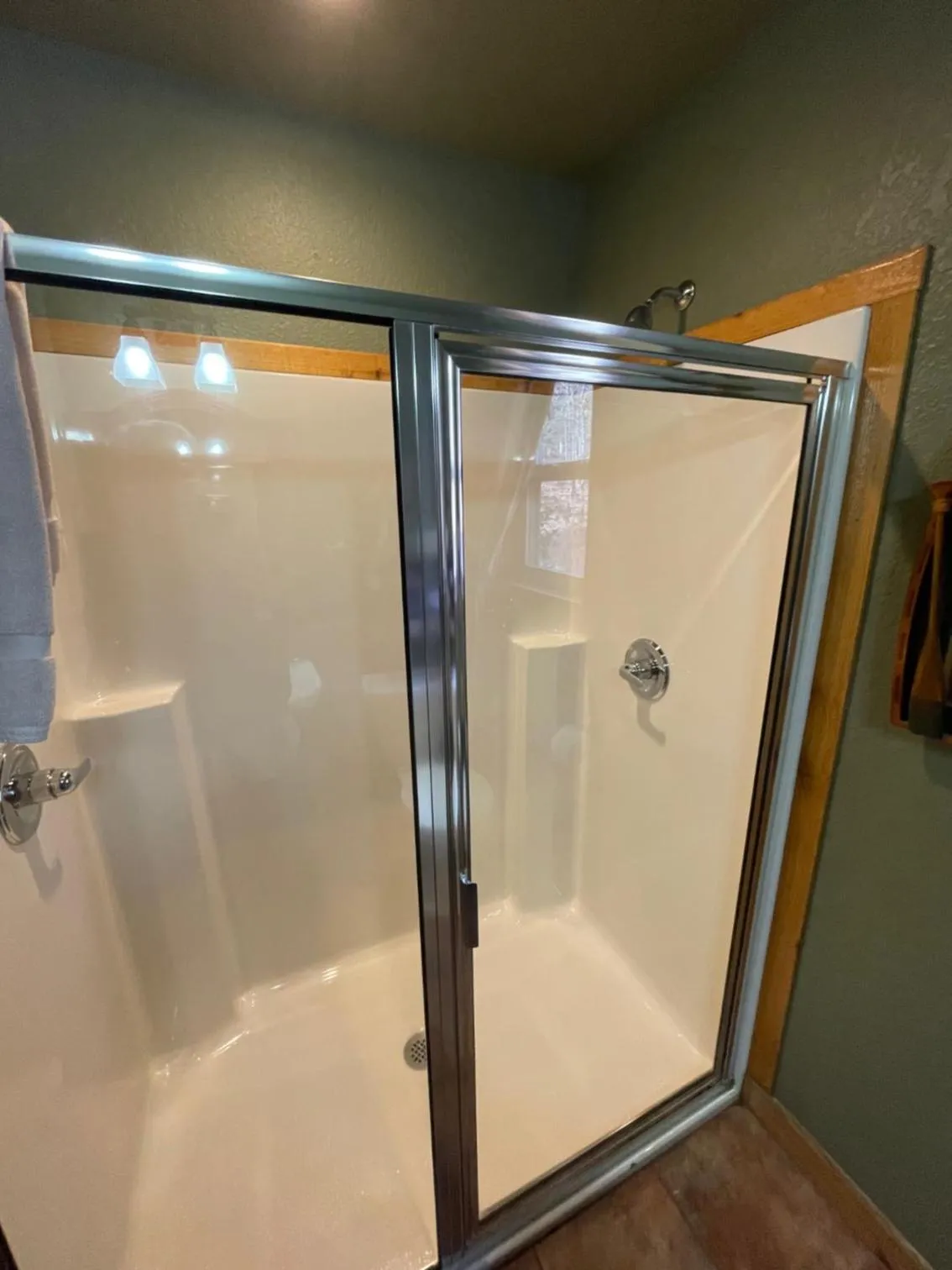 Bathroom in Eureka Sunset Cabins