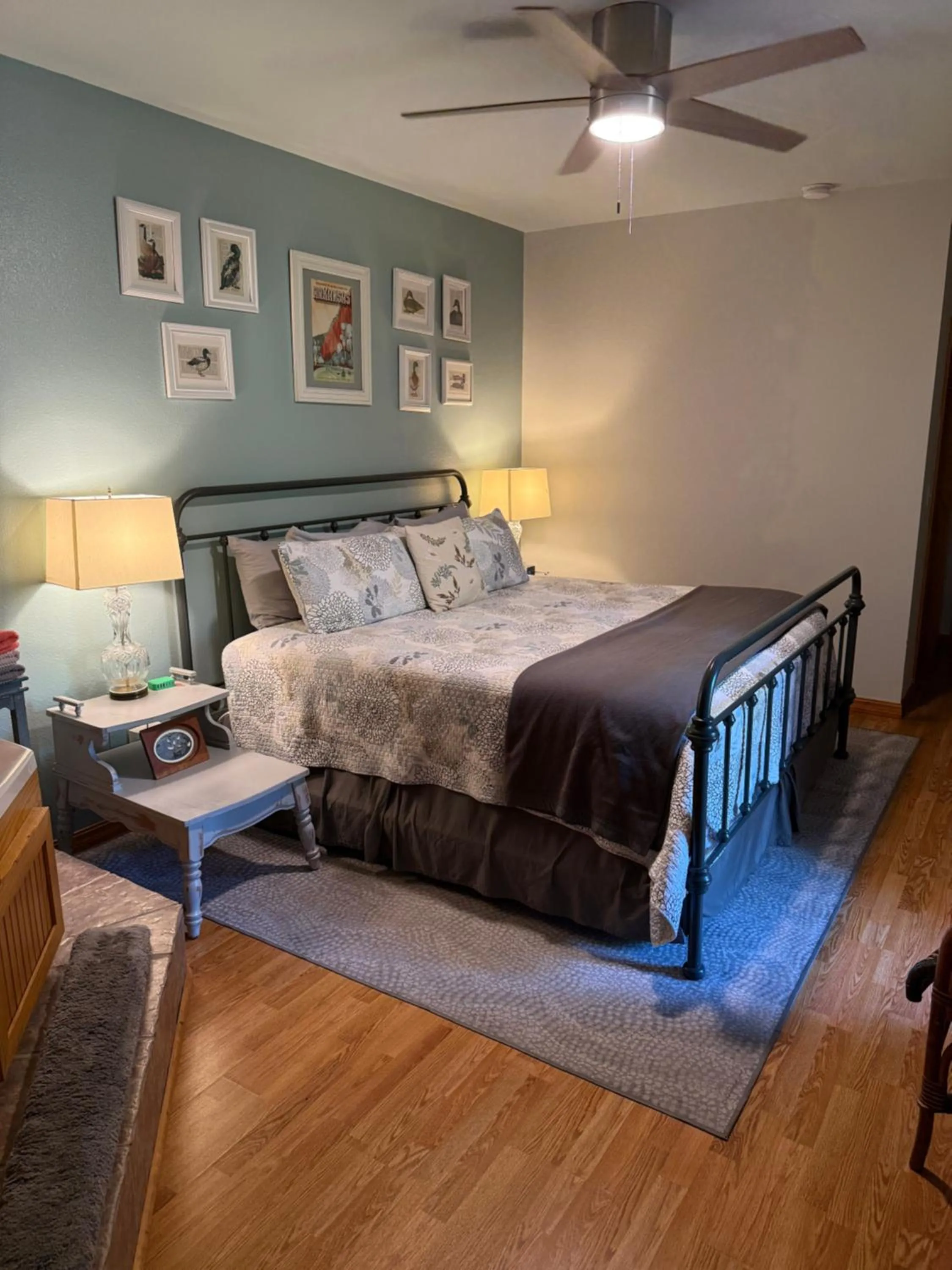 Bedroom, Bed in Eureka Sunset Cabins