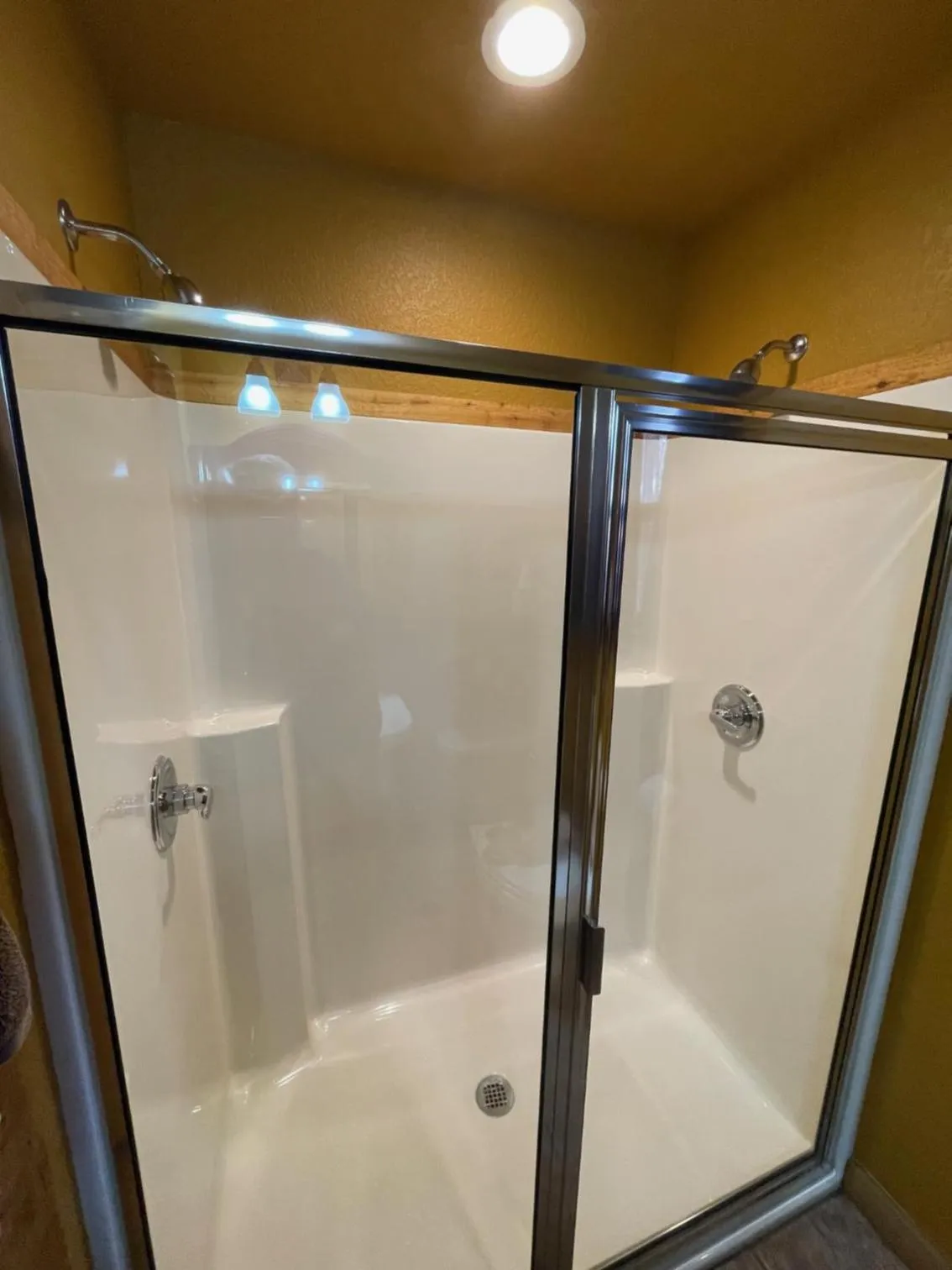 Bathroom in Eureka Sunset Cabins