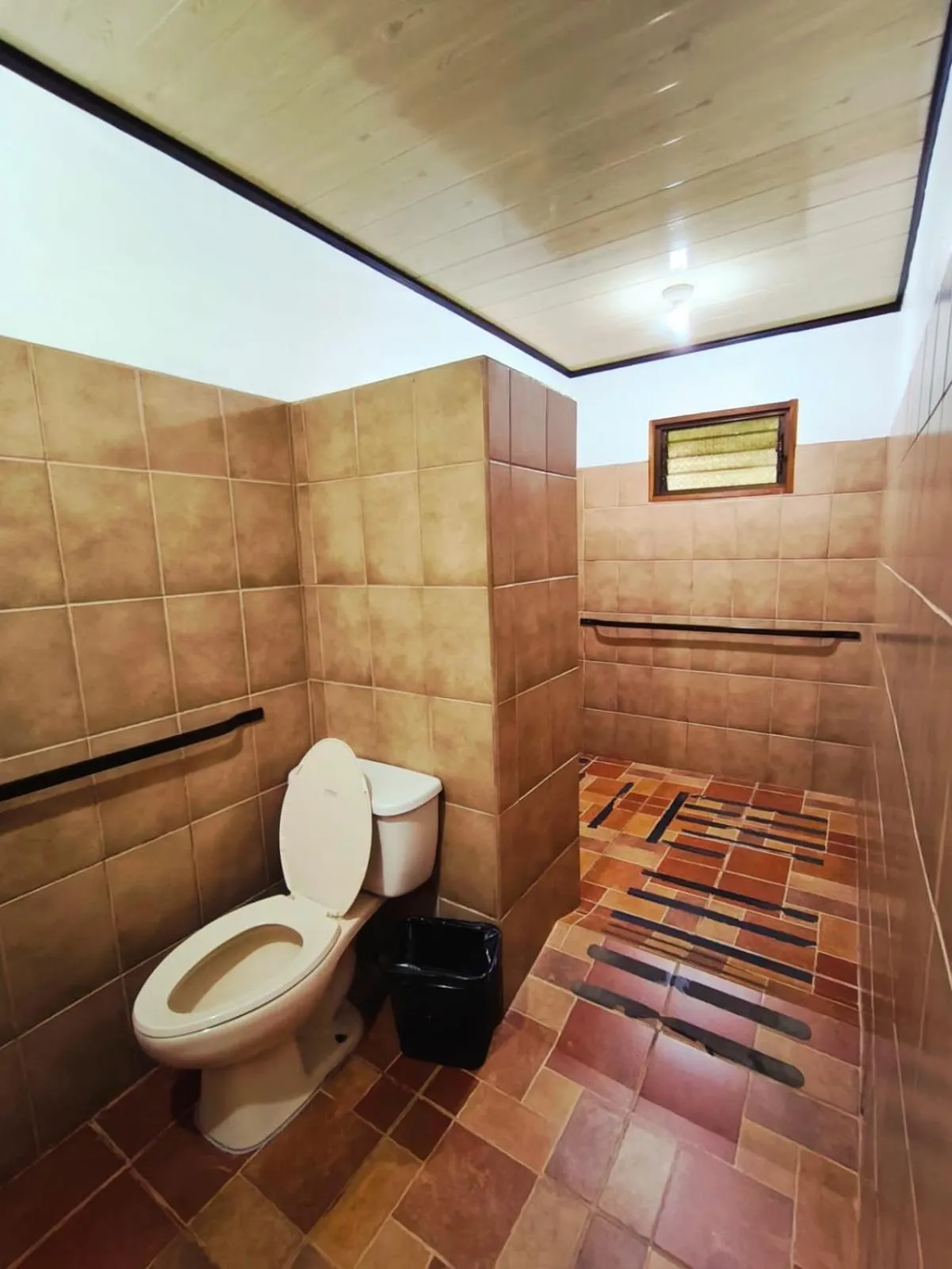 Bathroom in Ávita Lodge