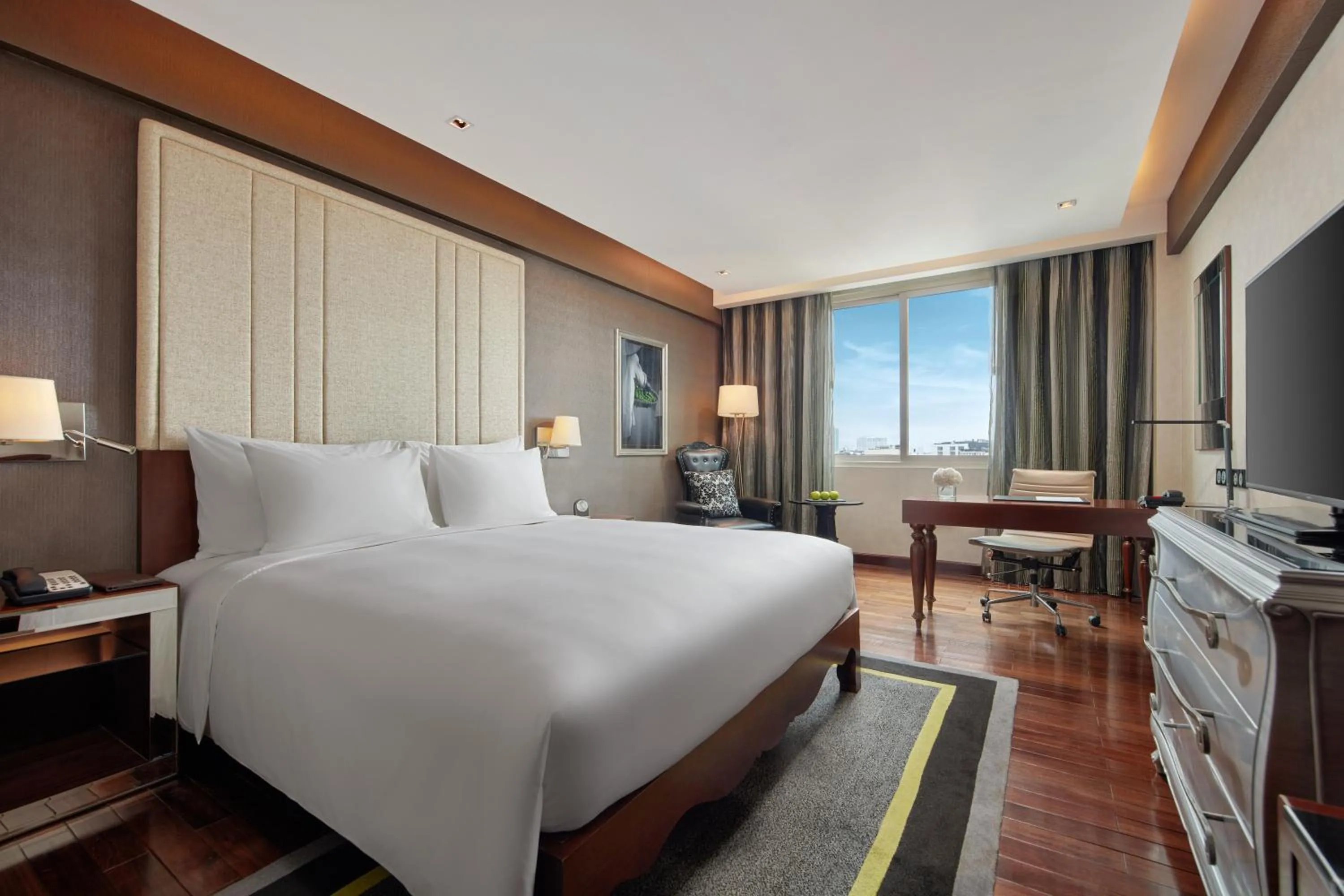 Bedroom, Bed in Mövenpick Hotel Hanoi Centre