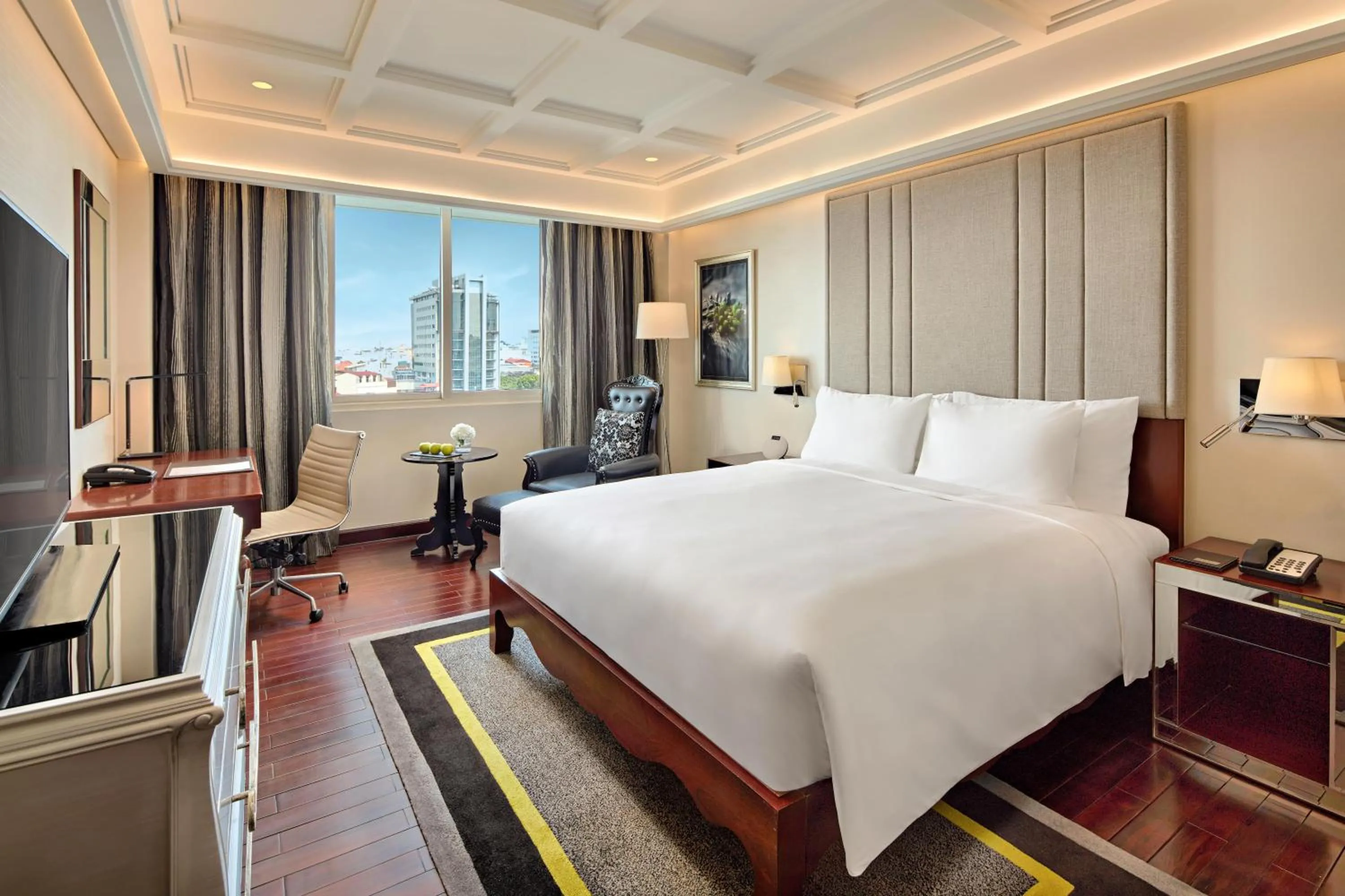 Bed in Mövenpick Hotel Hanoi Centre