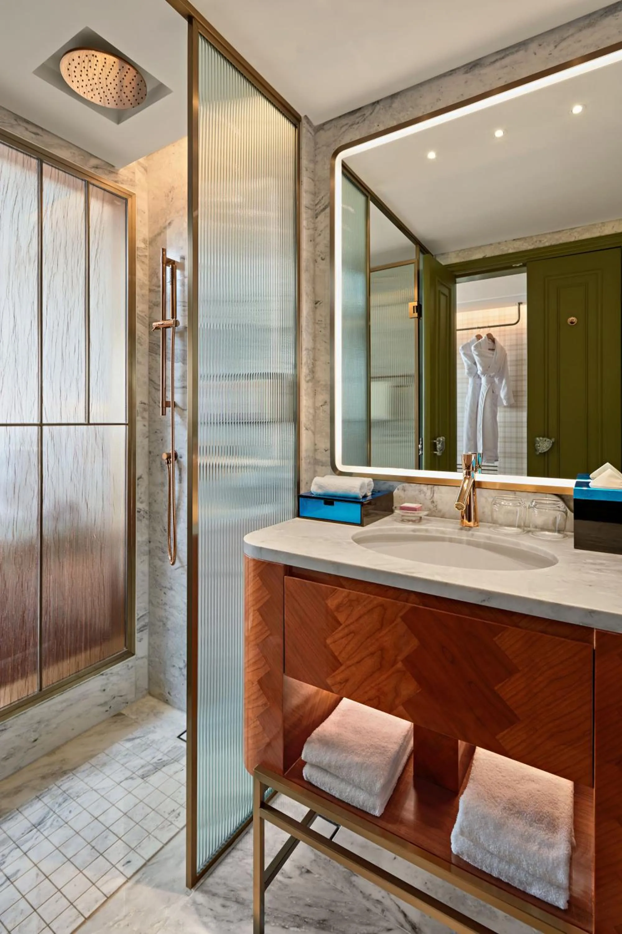 Toilet in Mövenpick Hotel Hanoi Centre