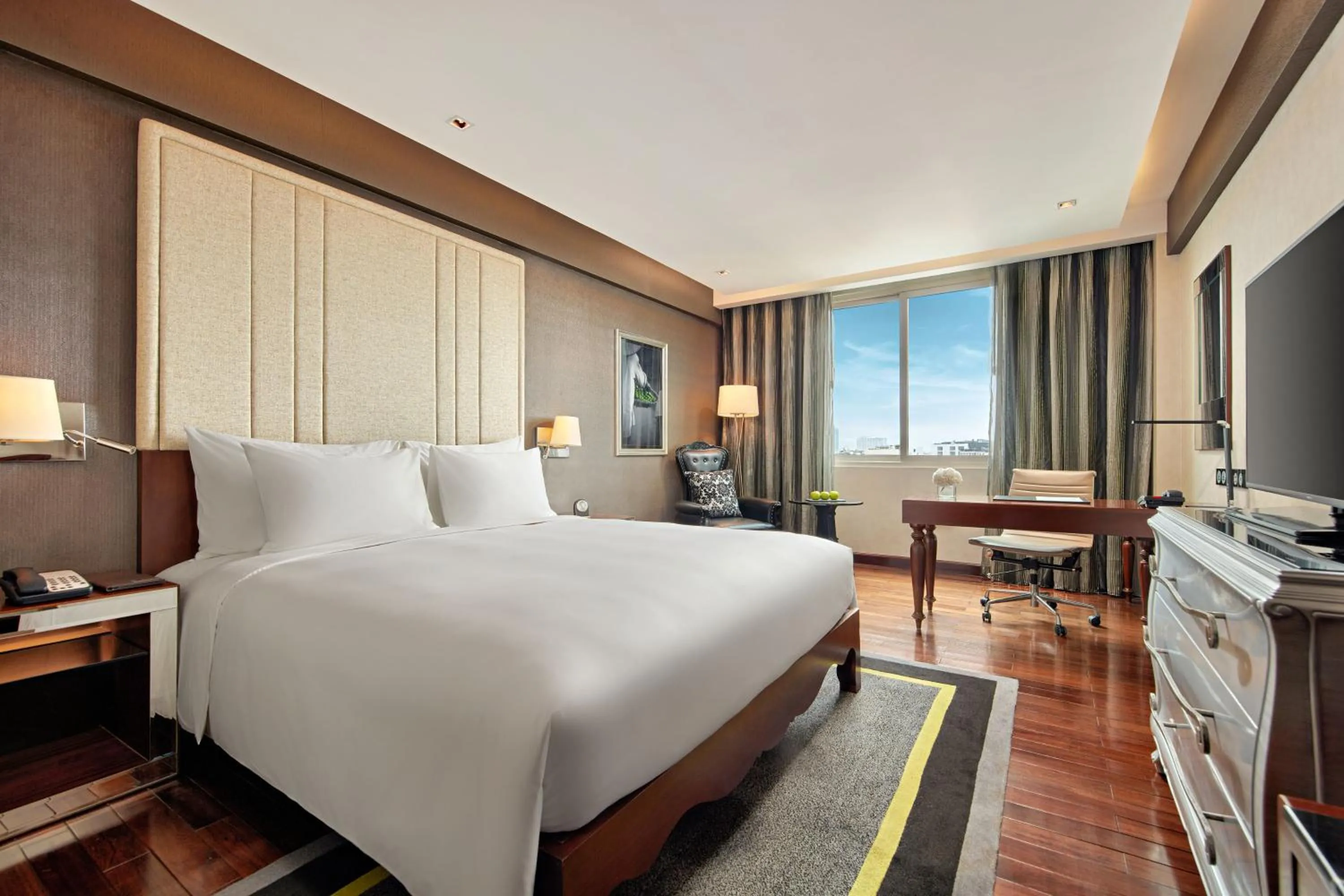 Bathroom, Bed in Mövenpick Hotel Hanoi Centre