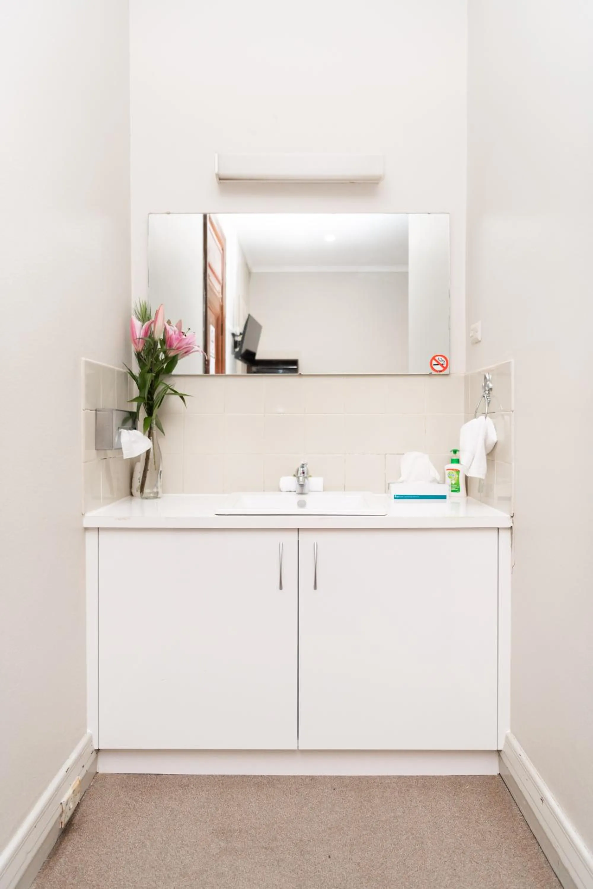 Bathroom in New Crown Hotel Motel