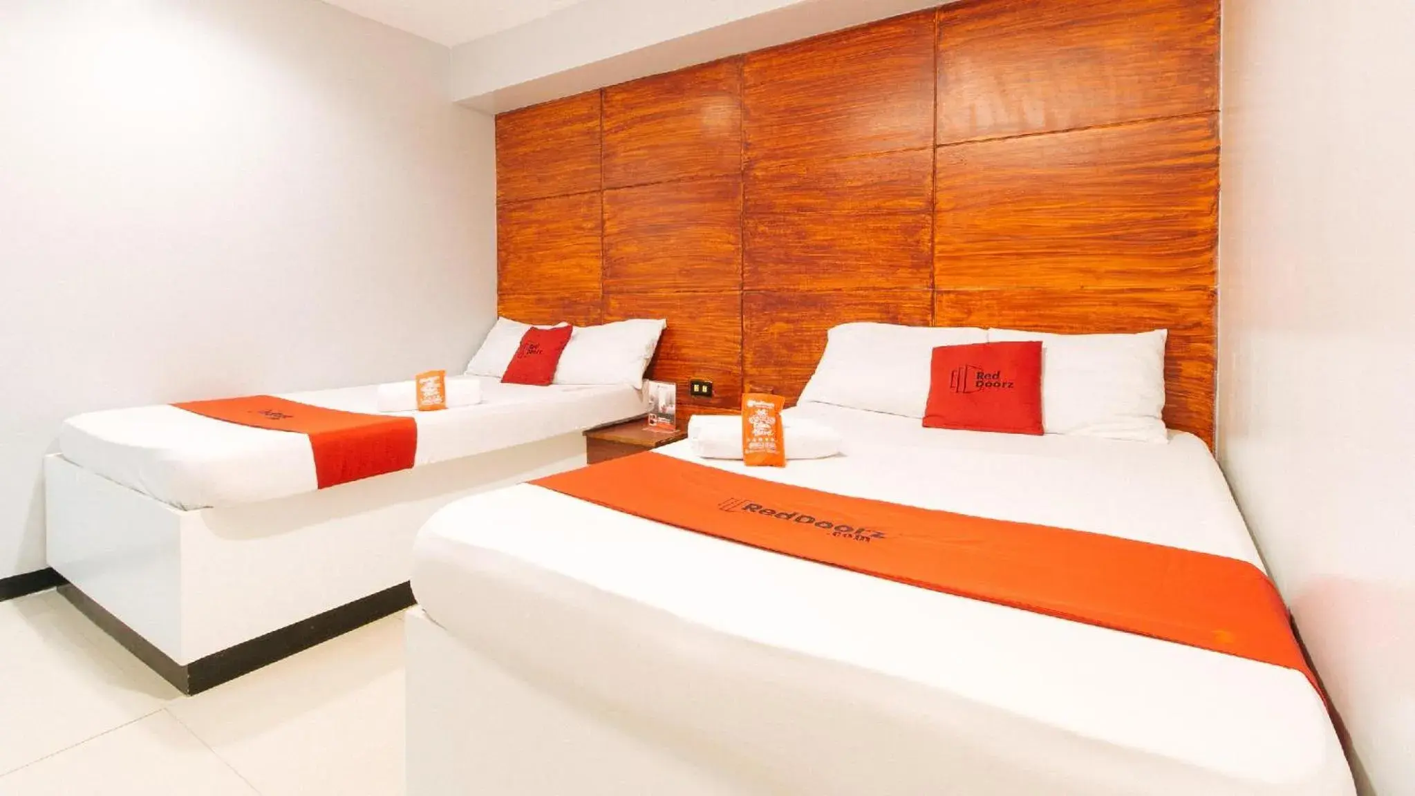 Family Room in RedDoorz at Homa Resort Hotel Family Room in RedDoorz at Homa Resort Hotel