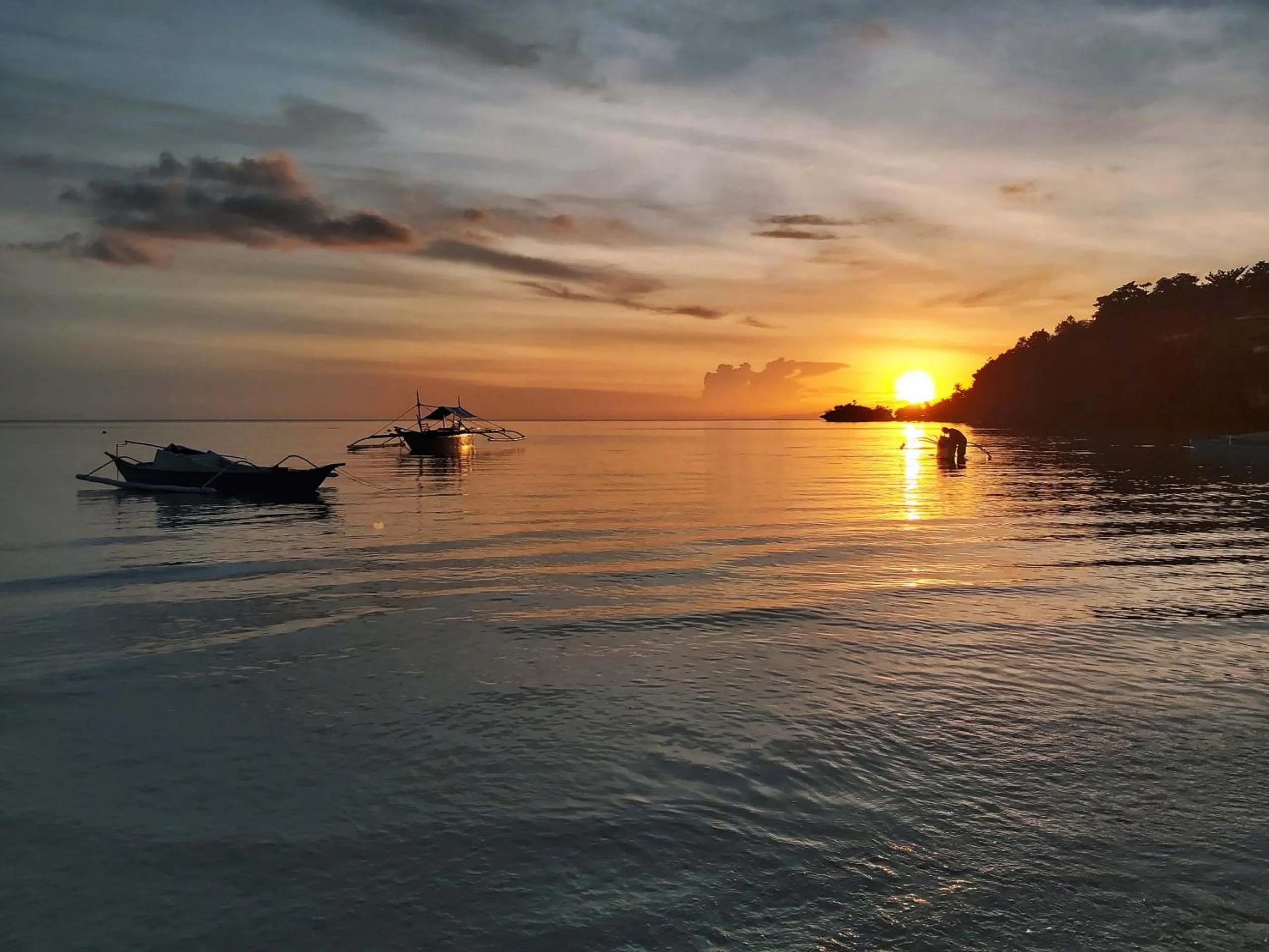 Beach in RedDoorz at Homa Resort Hotel
