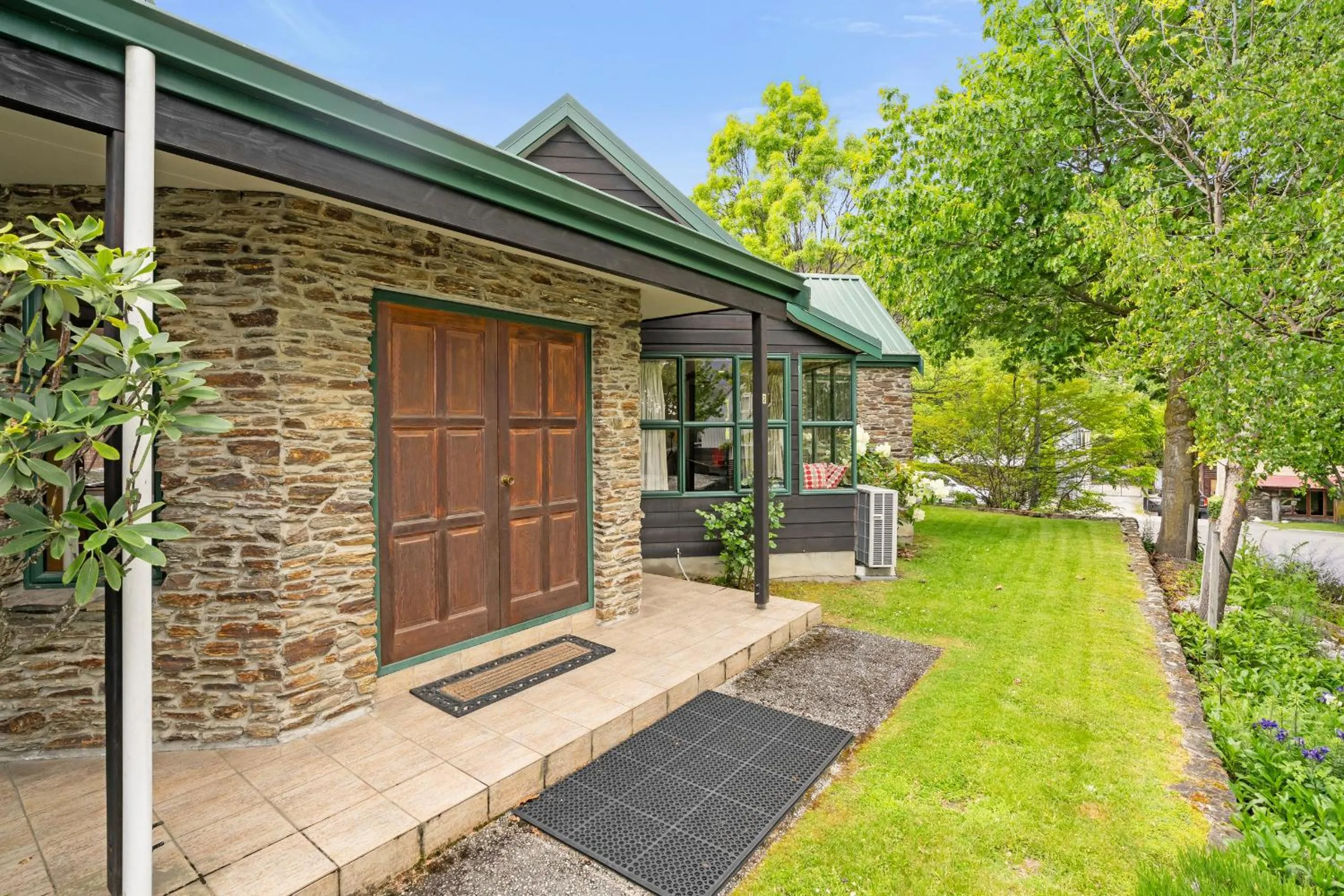 Property building in Tranquil Tipperary - Arrowtown Holiday Home