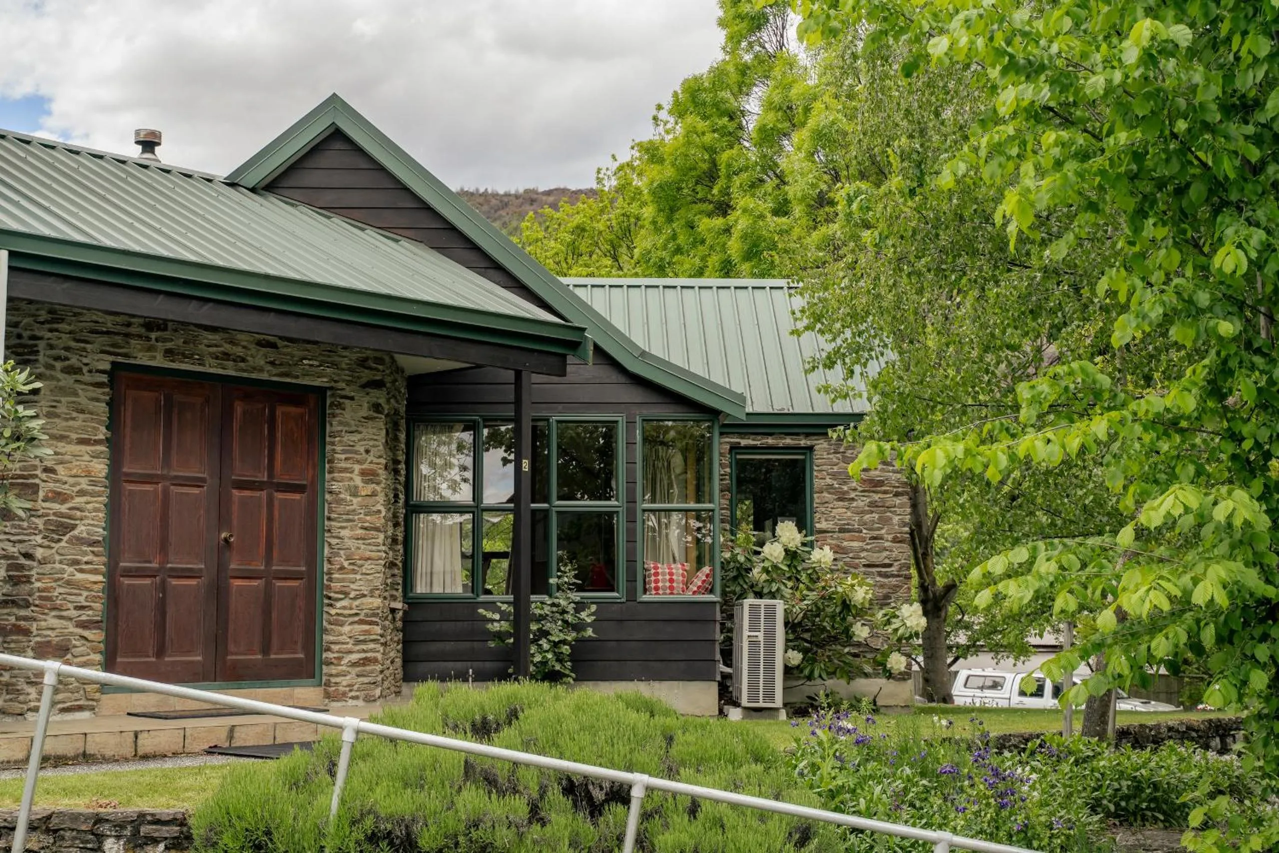 Property building in Tranquil Tipperary - Arrowtown Holiday Home