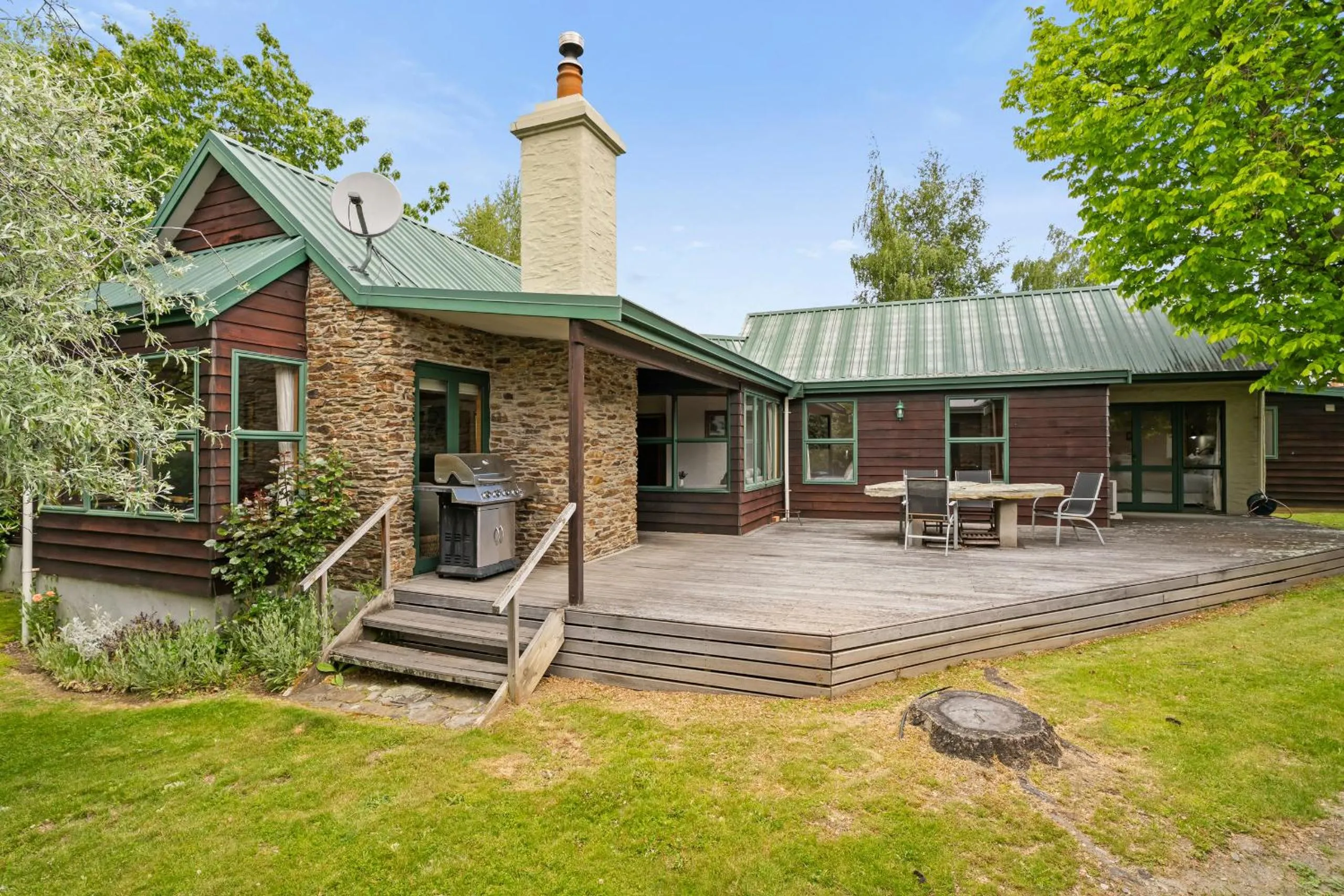 Property building in Tranquil Tipperary - Arrowtown Holiday Home