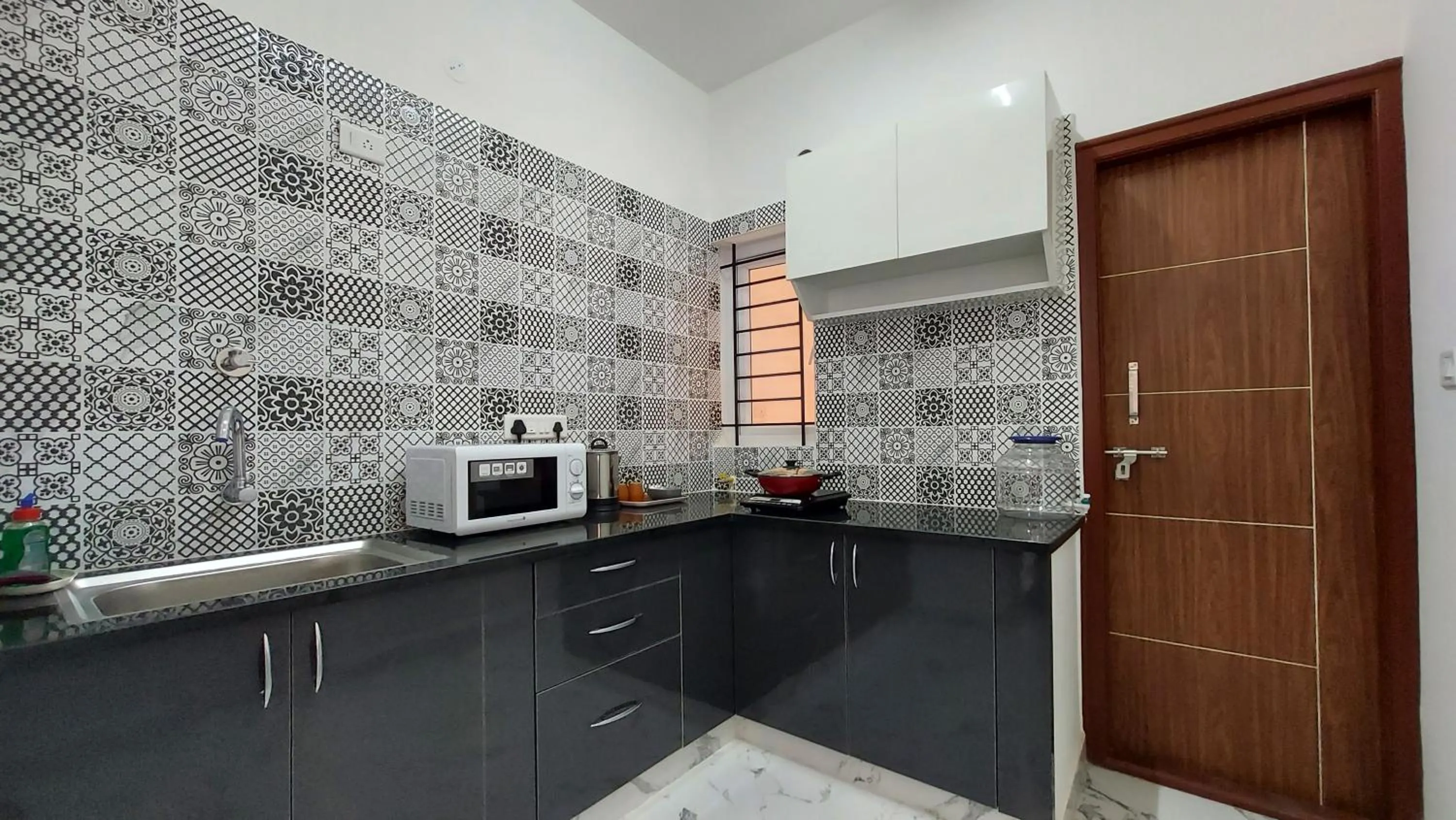 Kitchen or kitchenette in Tranquil Serviced Apartments - HSR Layout