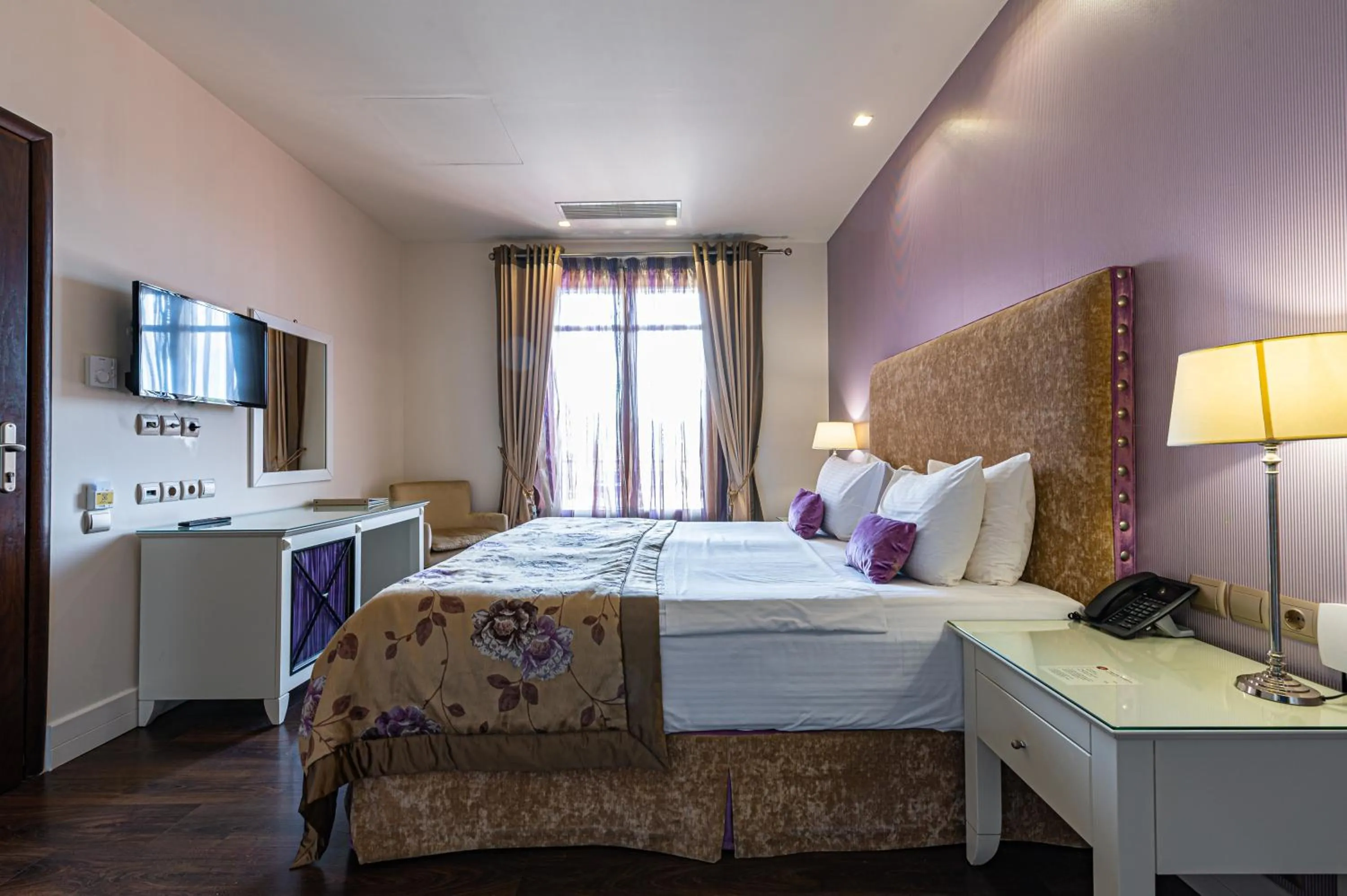 Bedroom, Bed in Nymfasia Resort