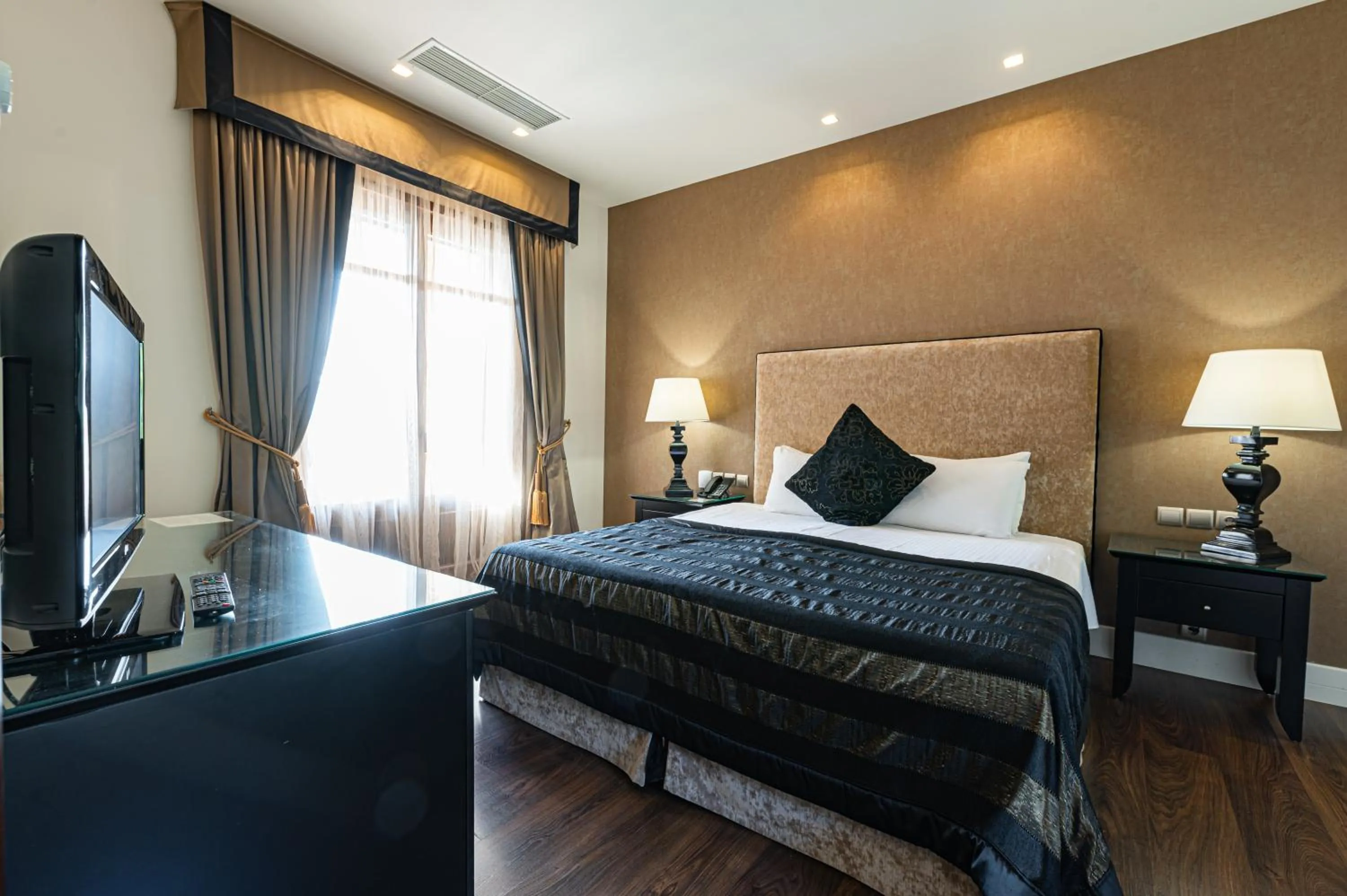 Bedroom, Bed in Nymfasia Resort