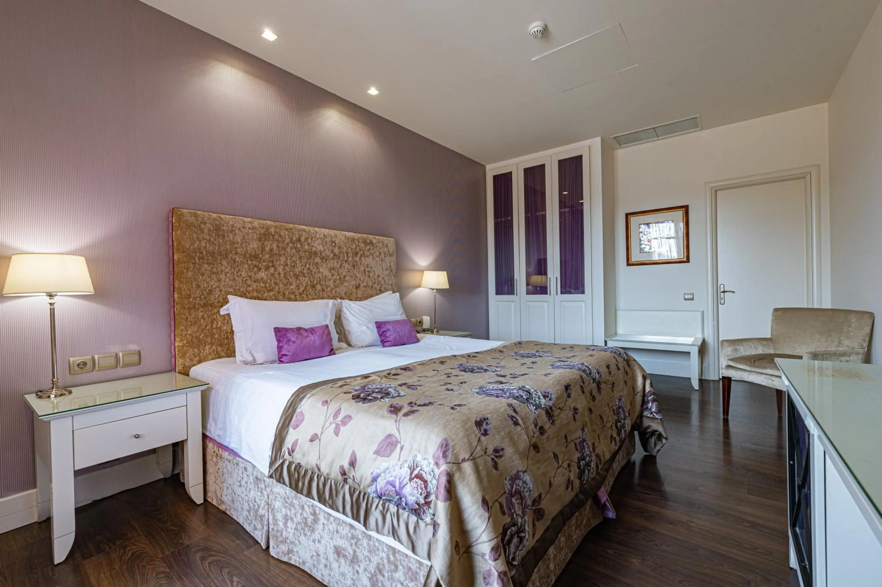 Bedroom, Bed in Nymfasia Resort