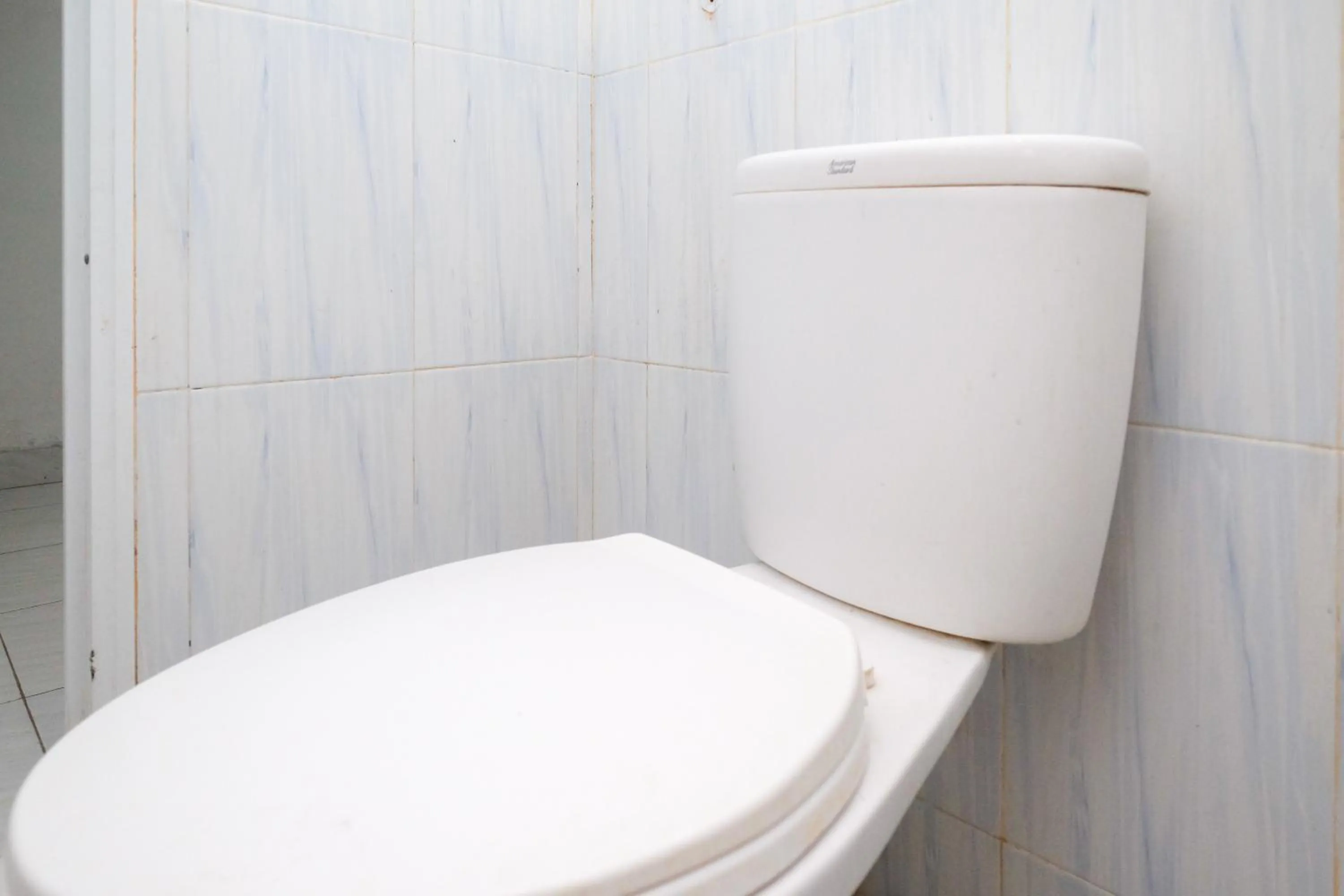 Bathroom in RedDoorz Syariah at Griya Merbotan Demak