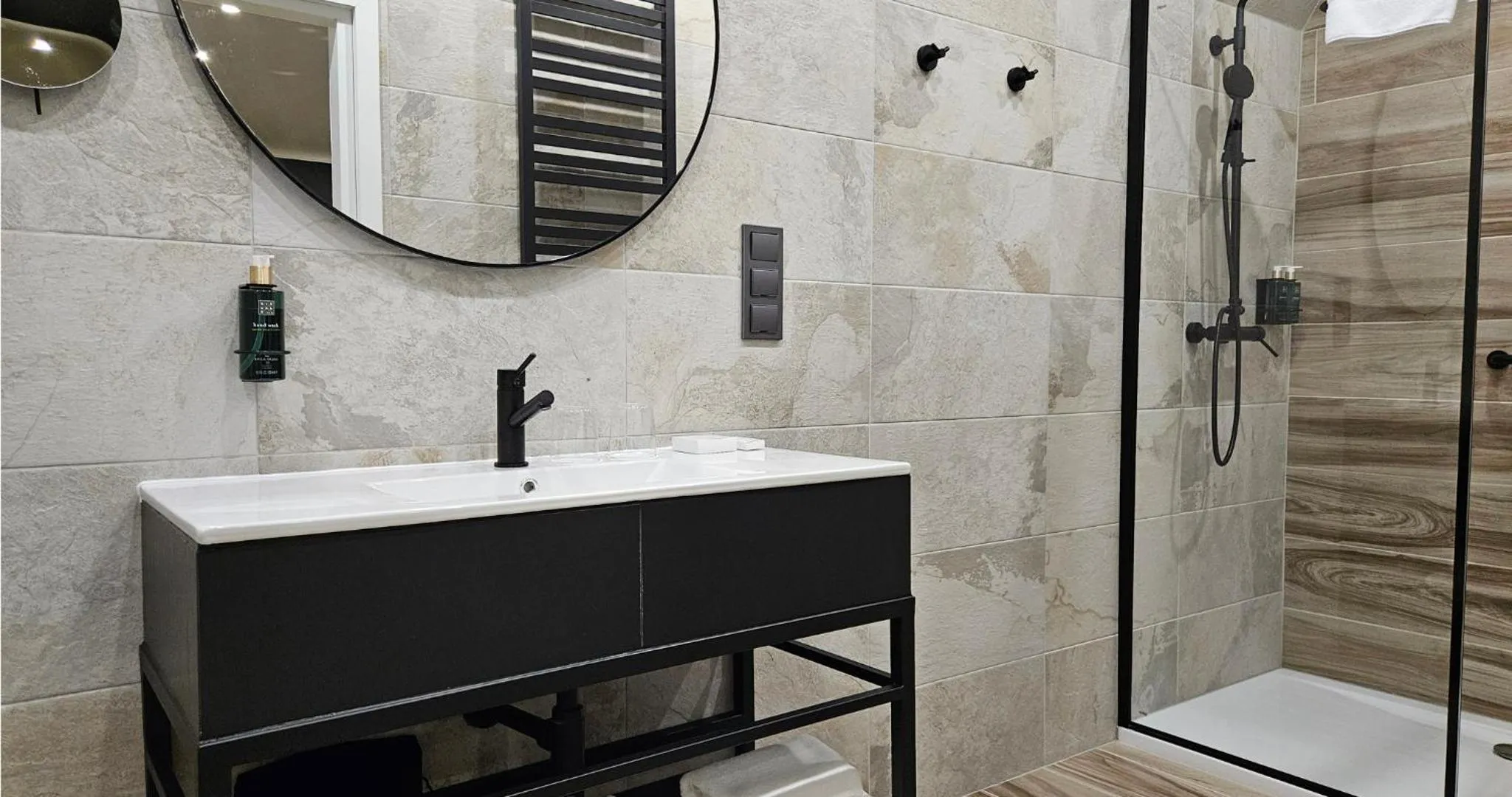 Shower in Hotel Pavco