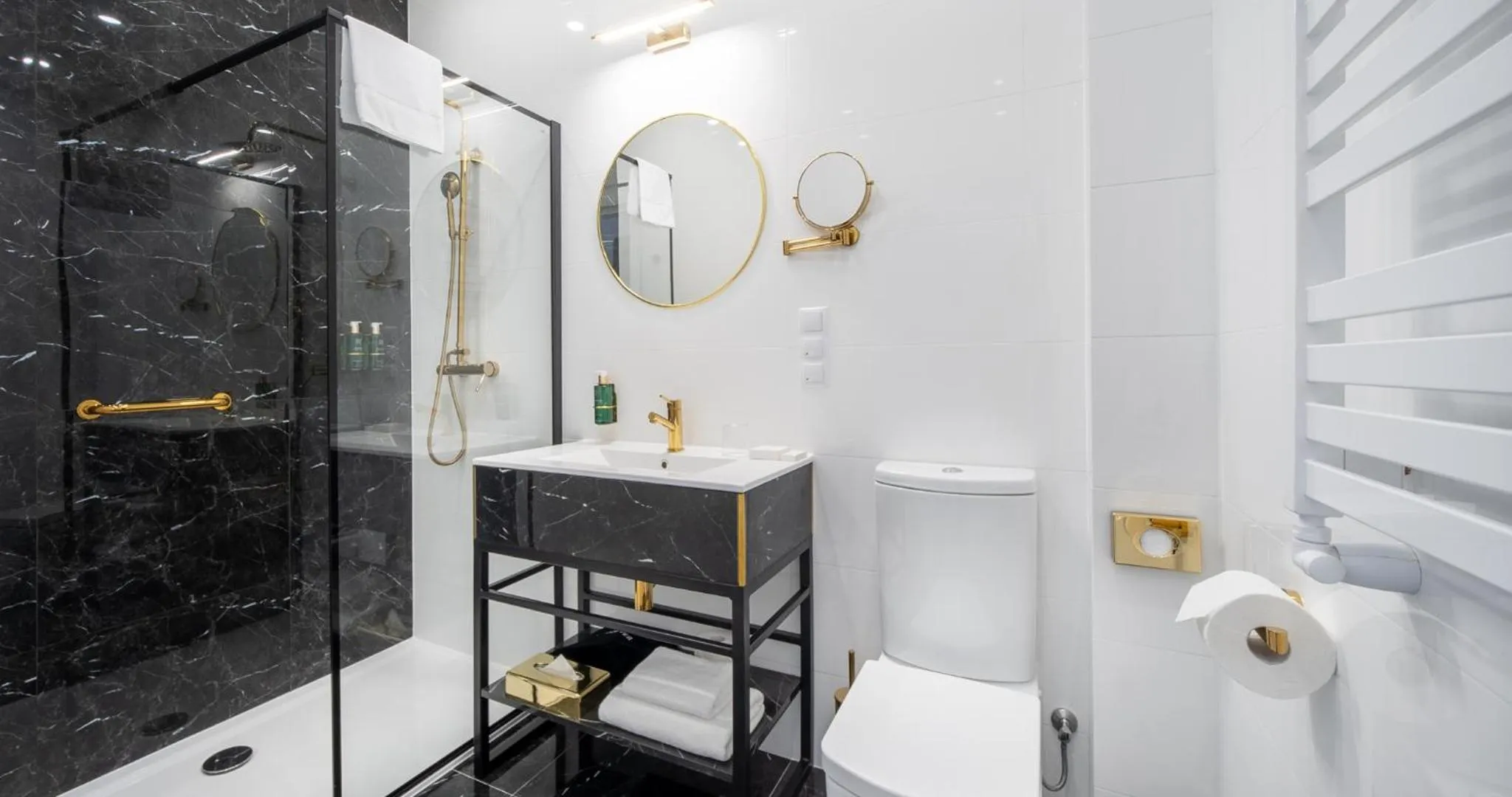 Toilet in Hotel Pavco