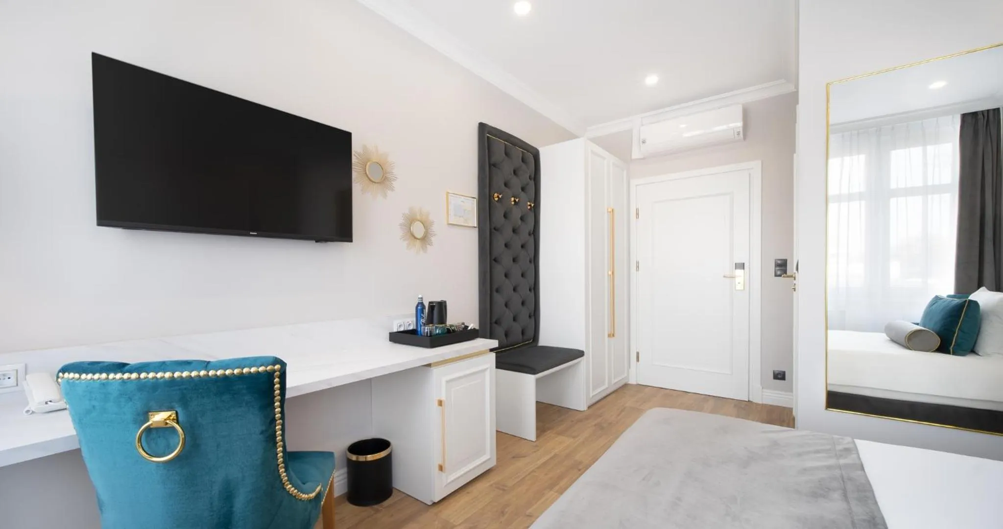 TV and multimedia, Bed in Hotel Pavco