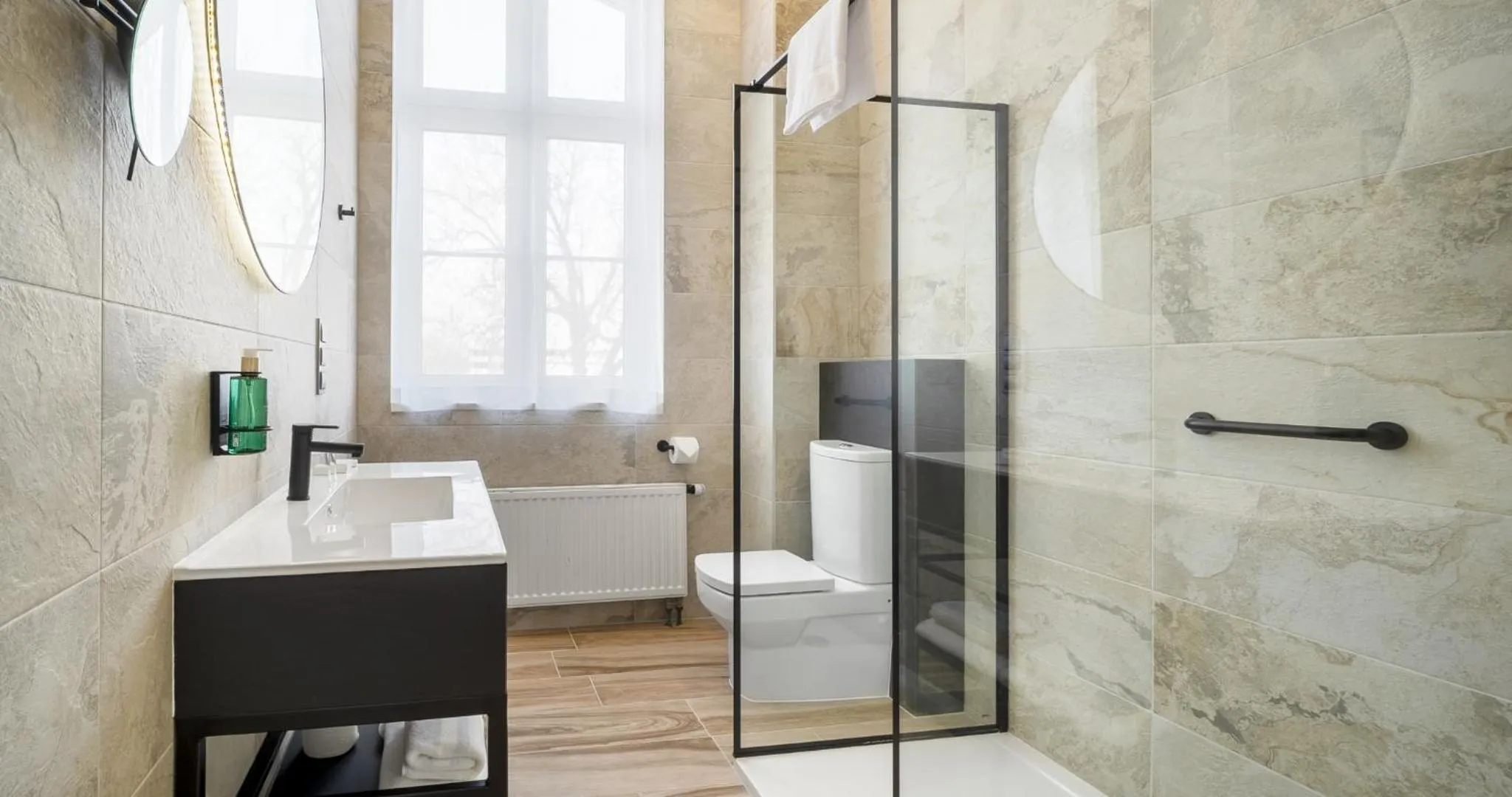 Shower in Hotel Pavco