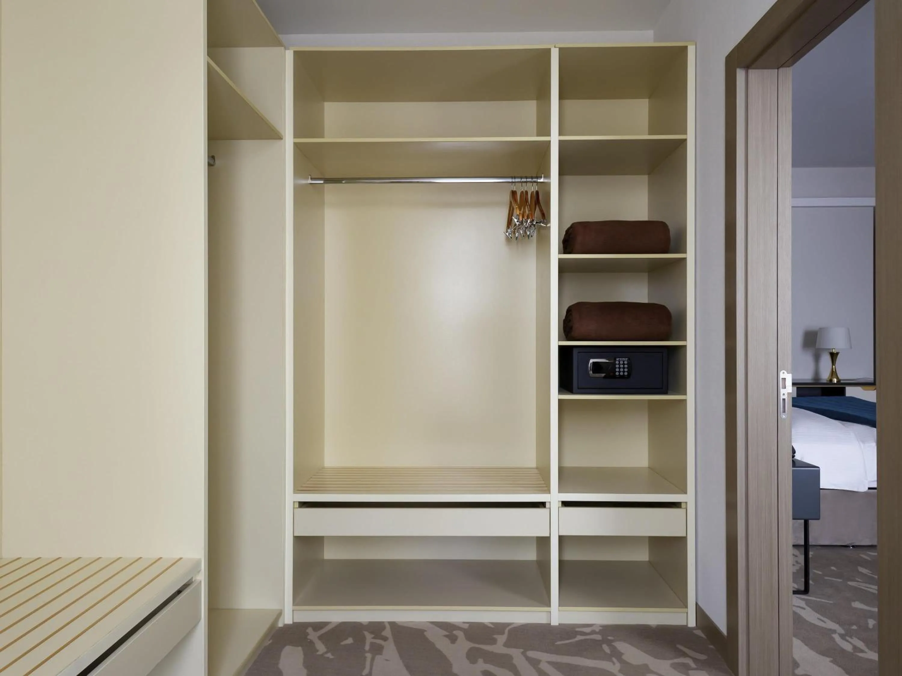 Bedroom, Bed in Mercure Tashkent South