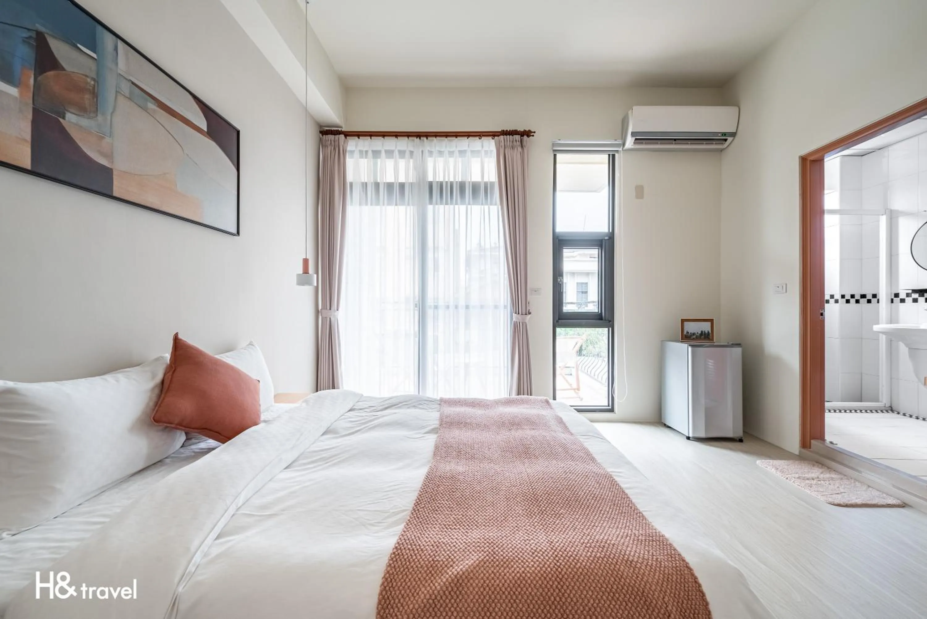 People, Bed in Taitung Feng lin Smart Stay