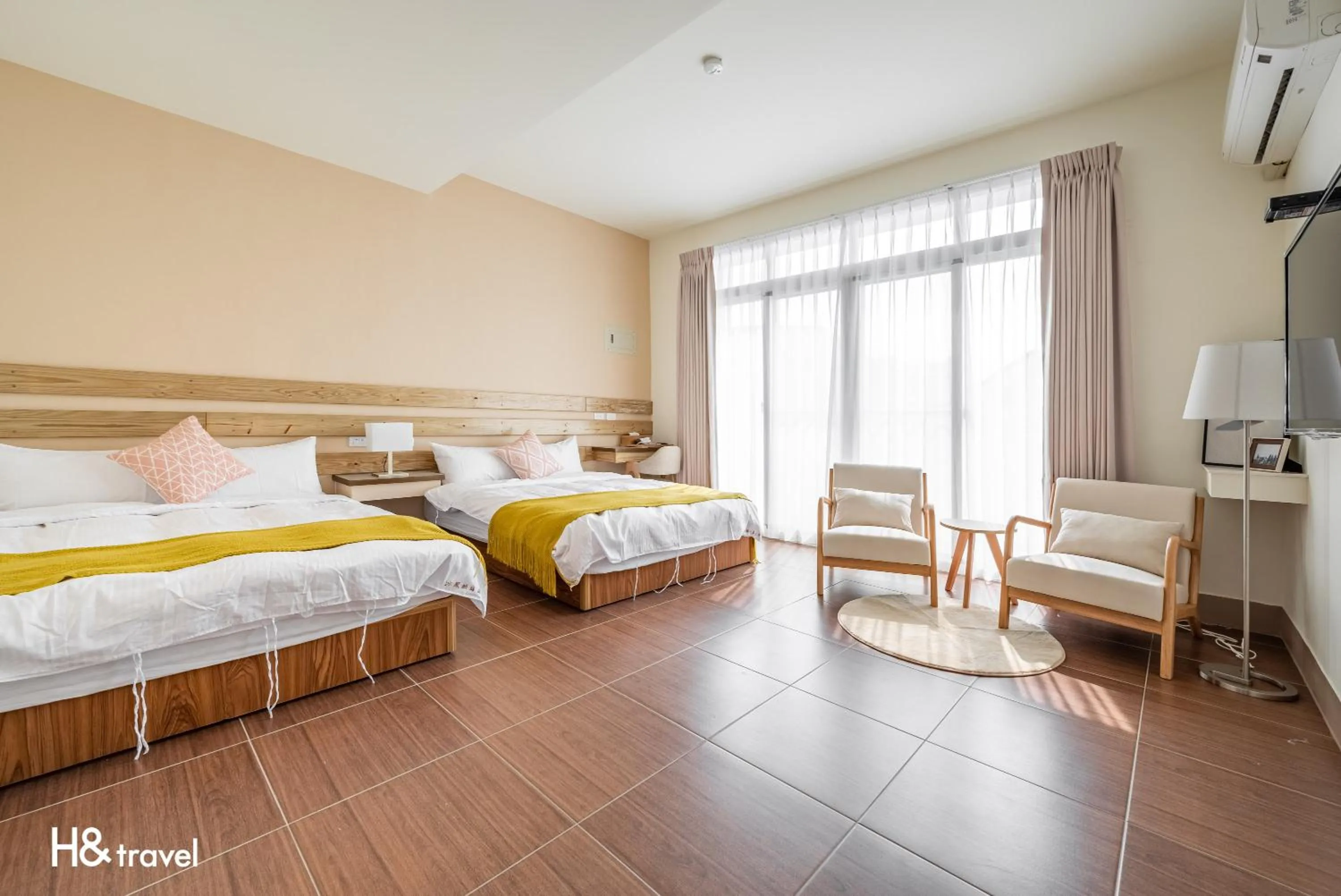 Living room, Bed in Taitung Feng lin Smart Stay