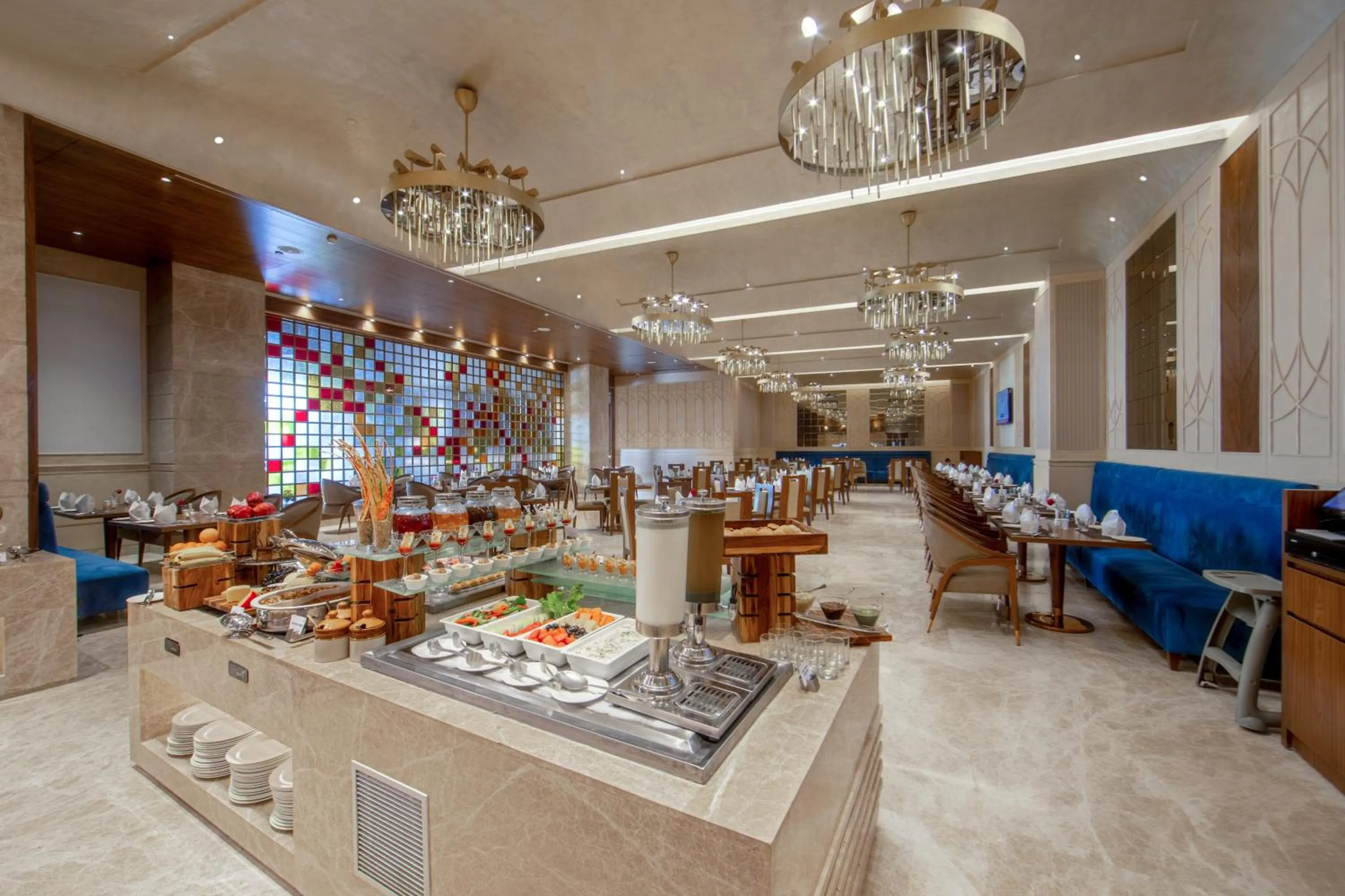 Restaurant/places to eat in The Gaurs Sarovar Premiere