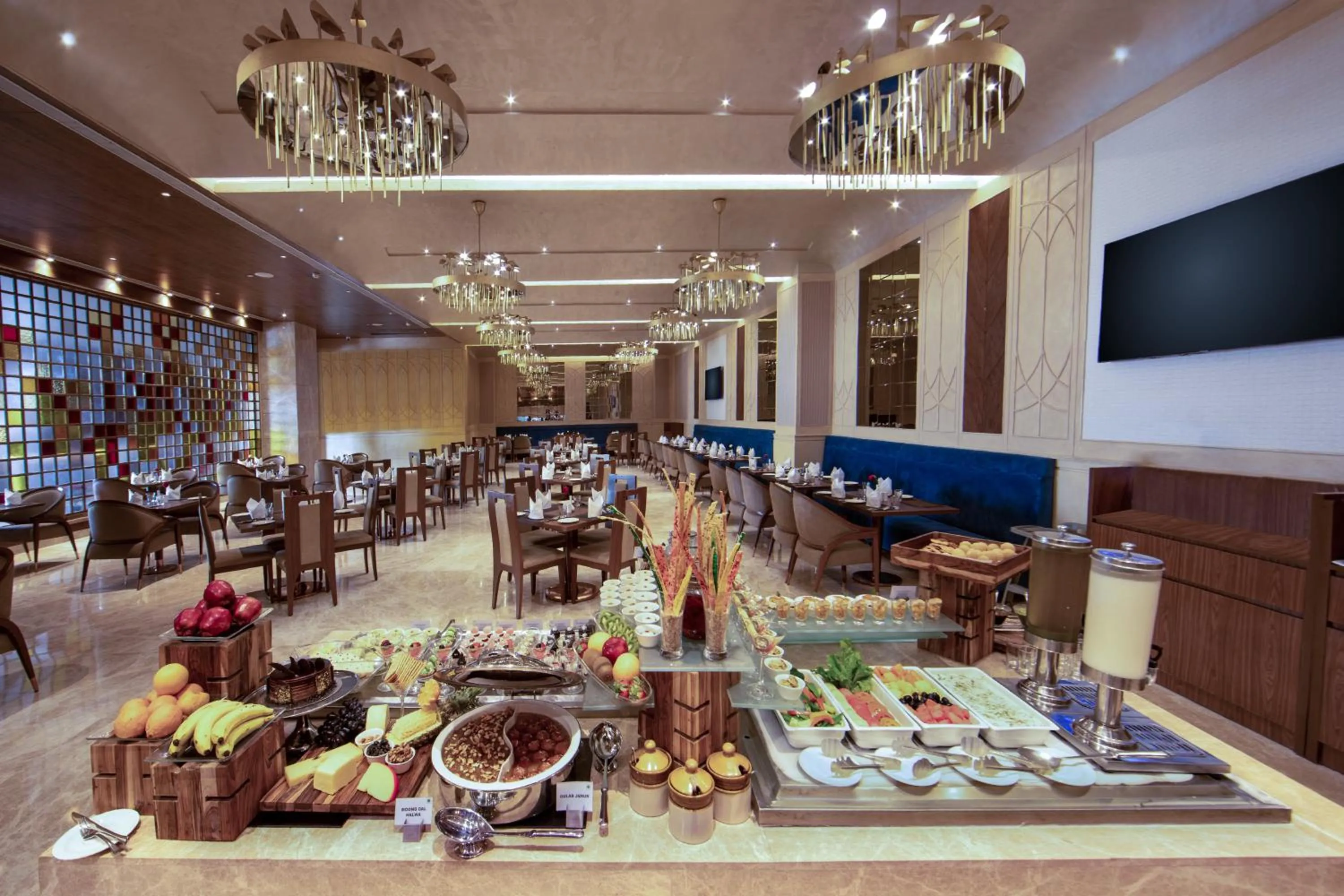 Restaurant/places to eat in The Gaurs Sarovar Premiere