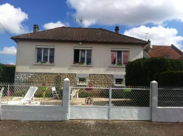 blue room, kitchenette