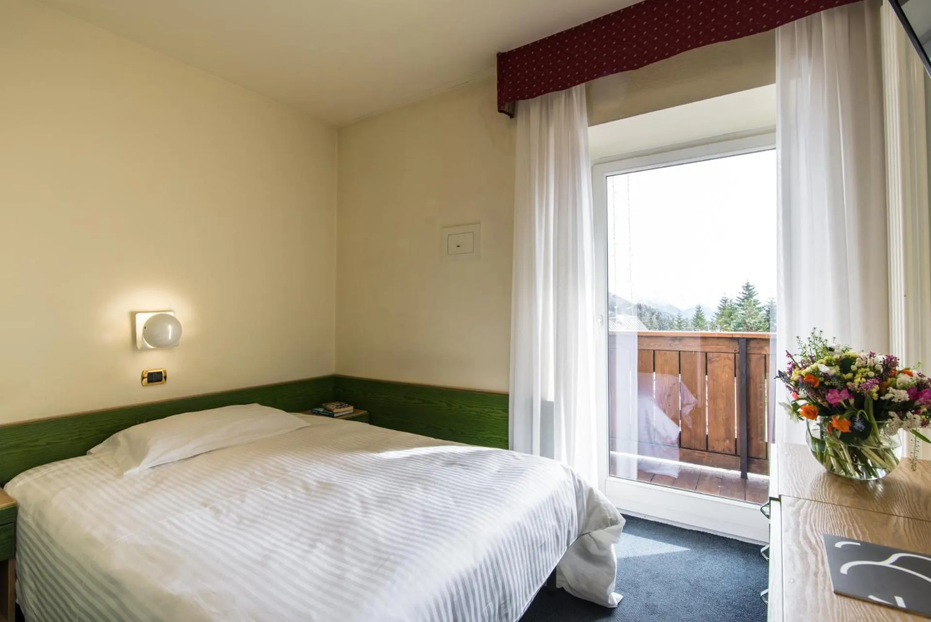 Bedroom, Bed in Hotel Colfosco