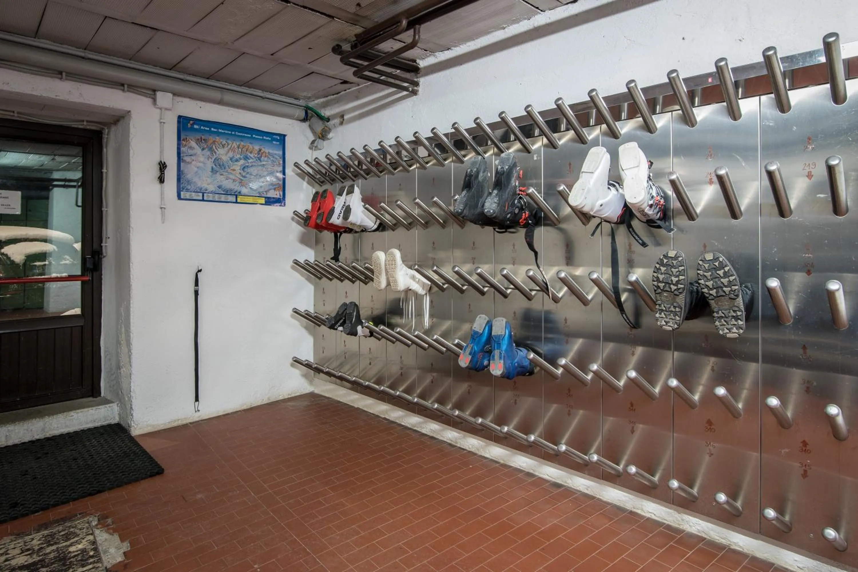 Skiing in Hotel Colfosco