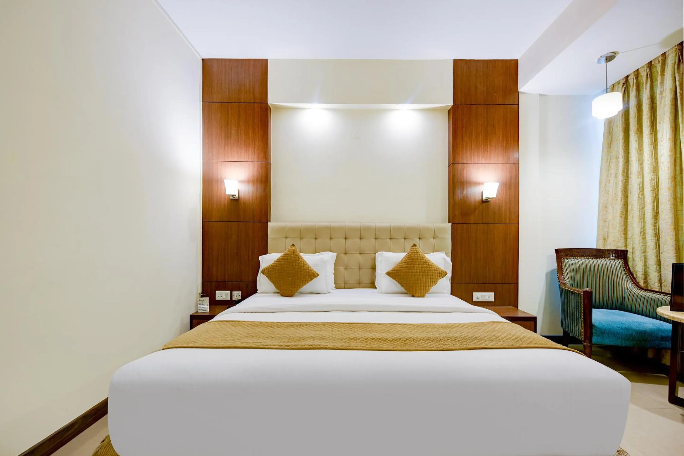 Bedroom, Bed in The Pamposh Hotel