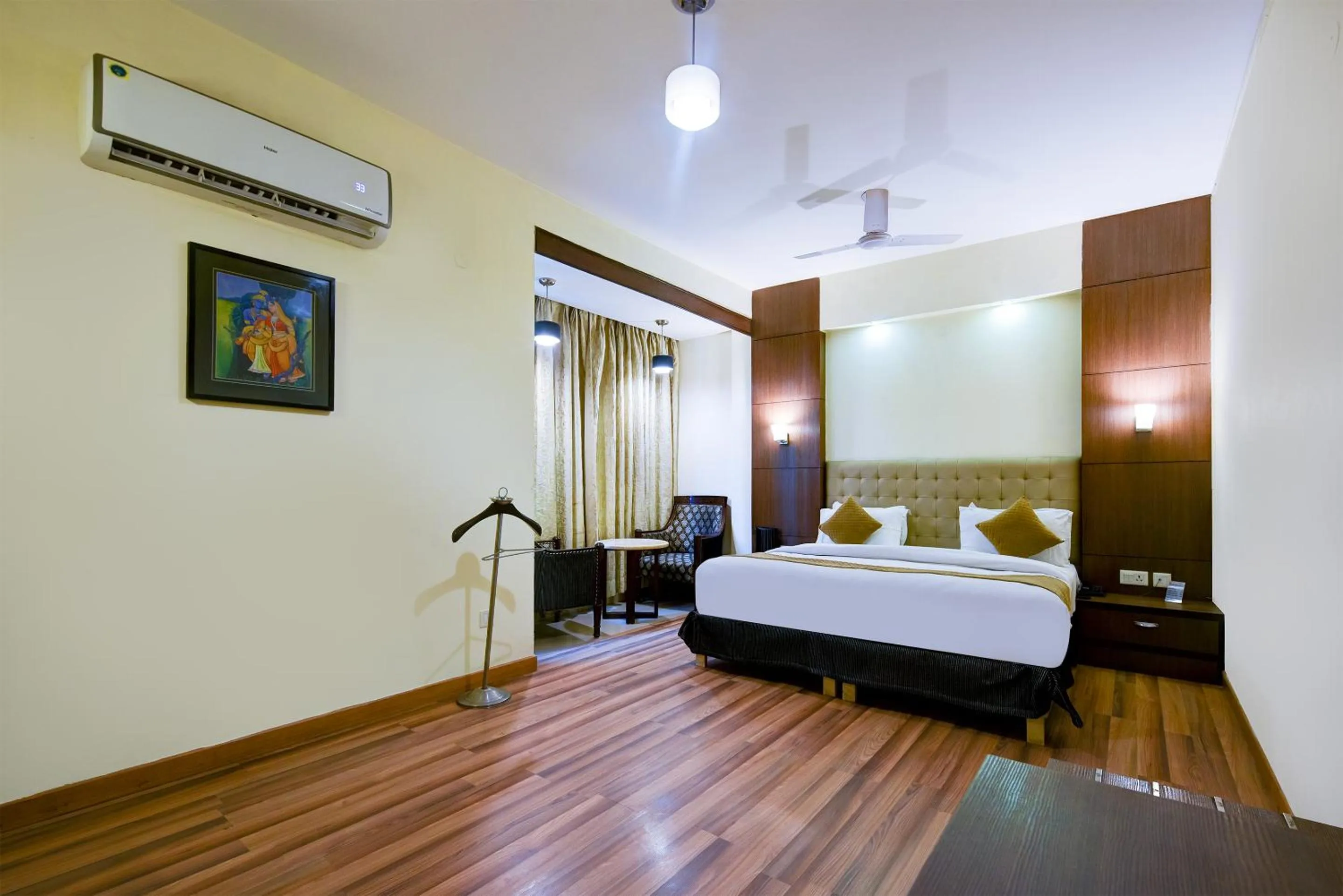 VIP, Bed in The Pamposh Hotel