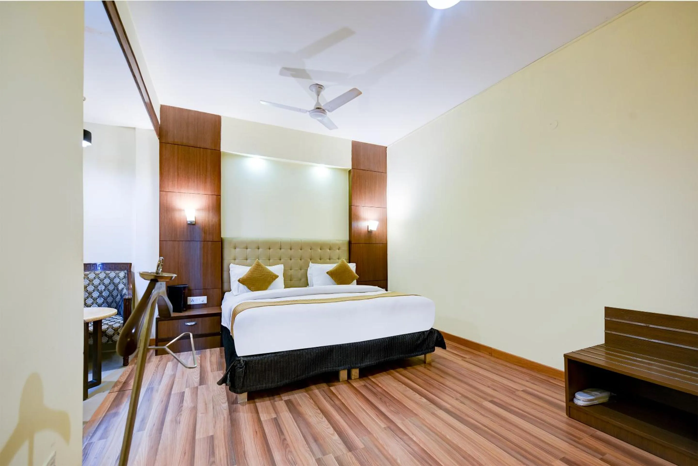 Bedroom, Bed in The Pamposh Hotel