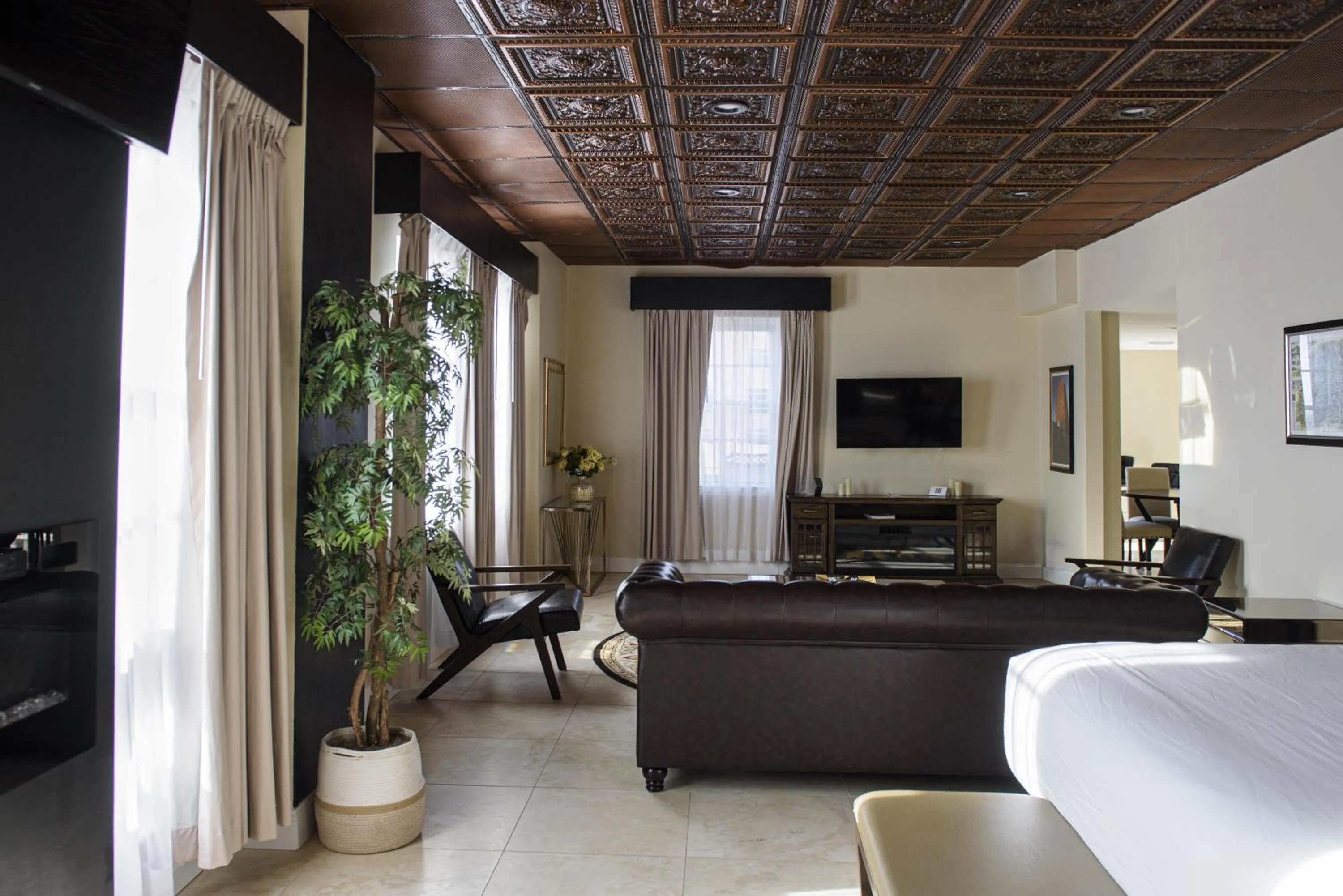 Photo of the whole room, Bed in The Americus Hotel, Unscripted by Hyatt