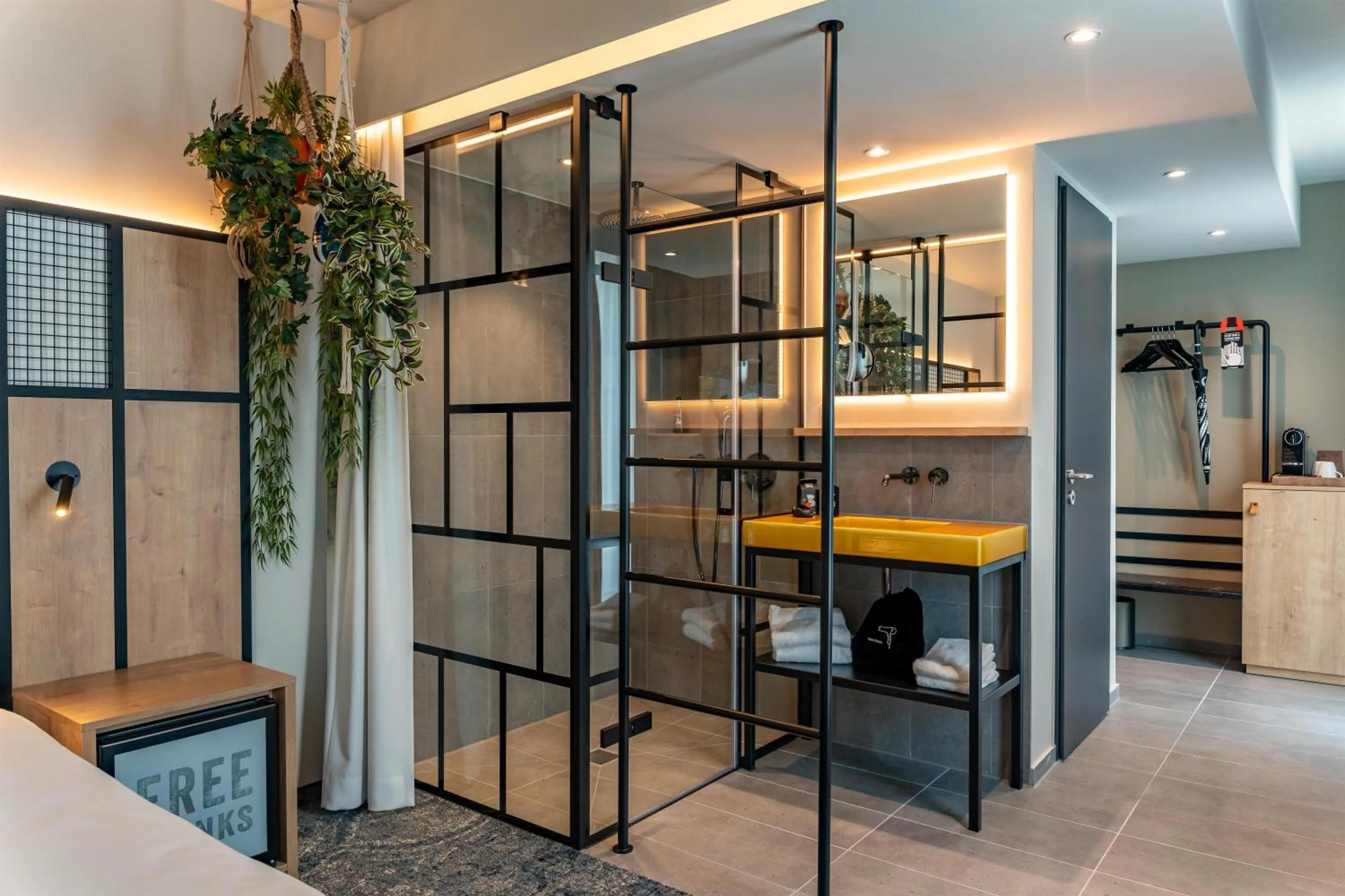 Bathroom in Me and All Hotel ulm, by Hyatt