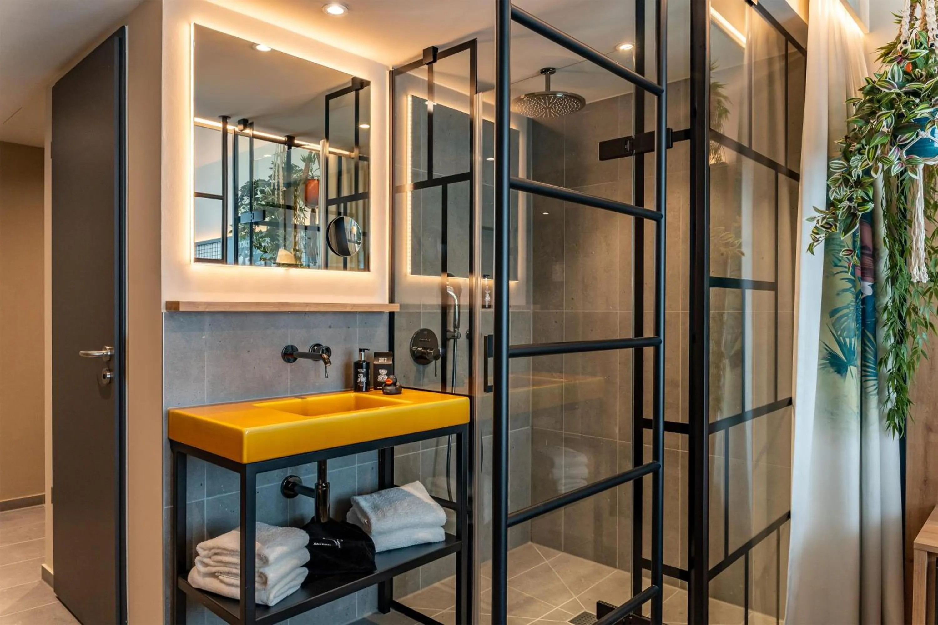 Bathroom in Me and All Hotel ulm, by Hyatt