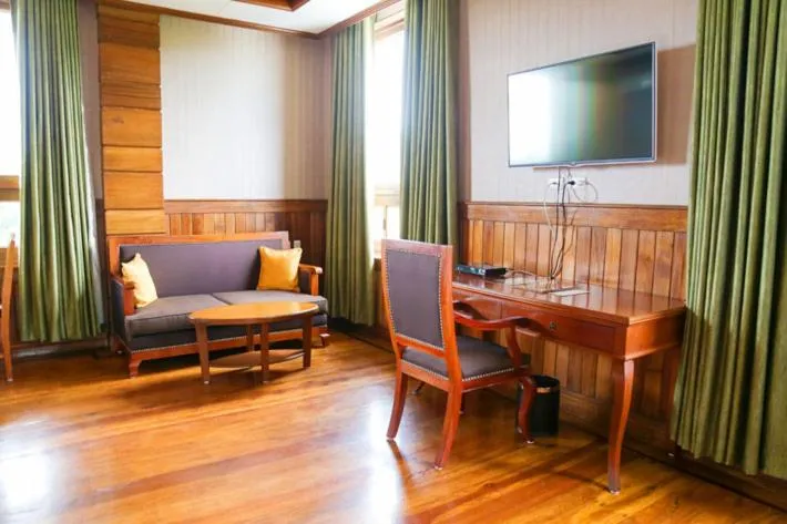 Alta D' Tagaytay Hotel