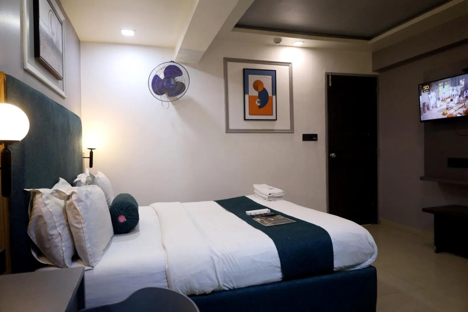 Bedroom, Bed in HOTEL GOLD LEAF