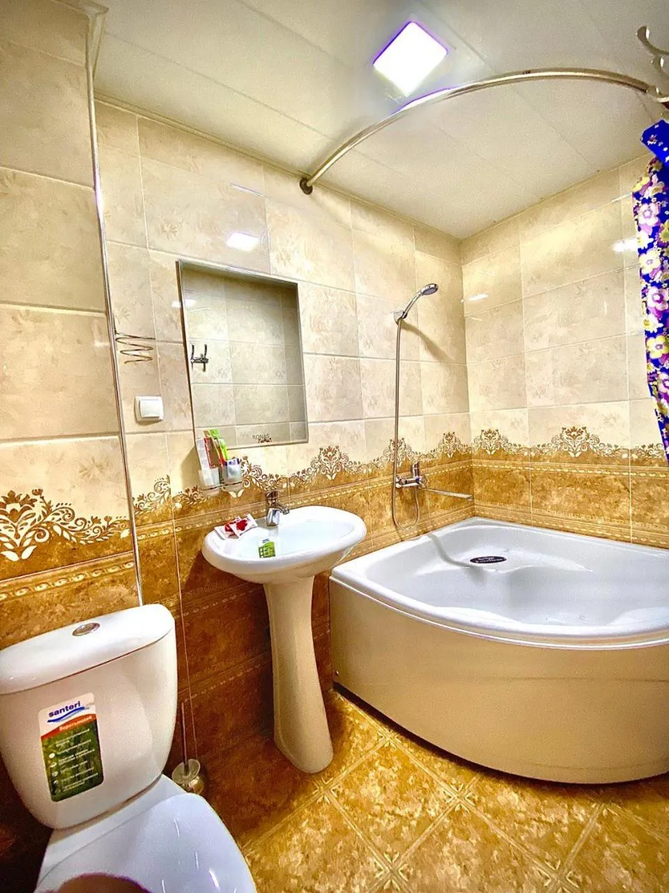 Shower in Hotel Plaza 777