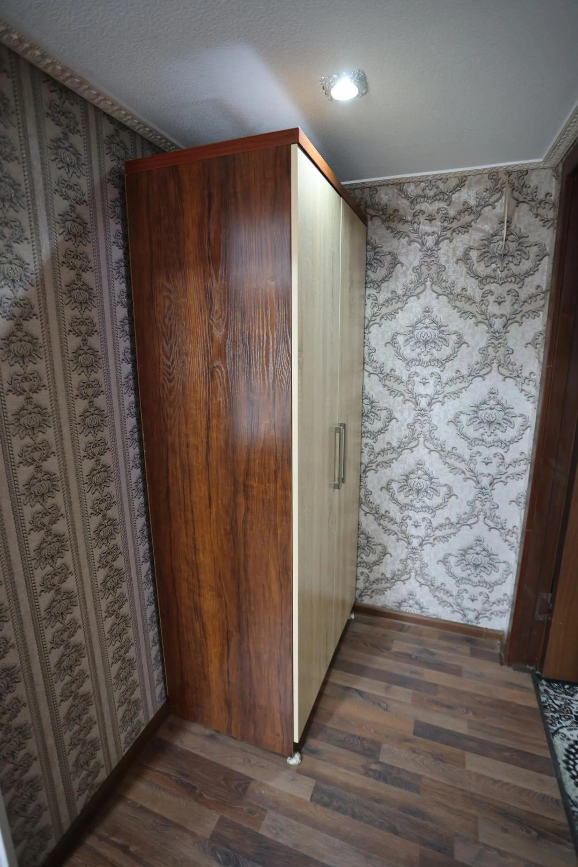 wardrobe in Hotel Plaza 777