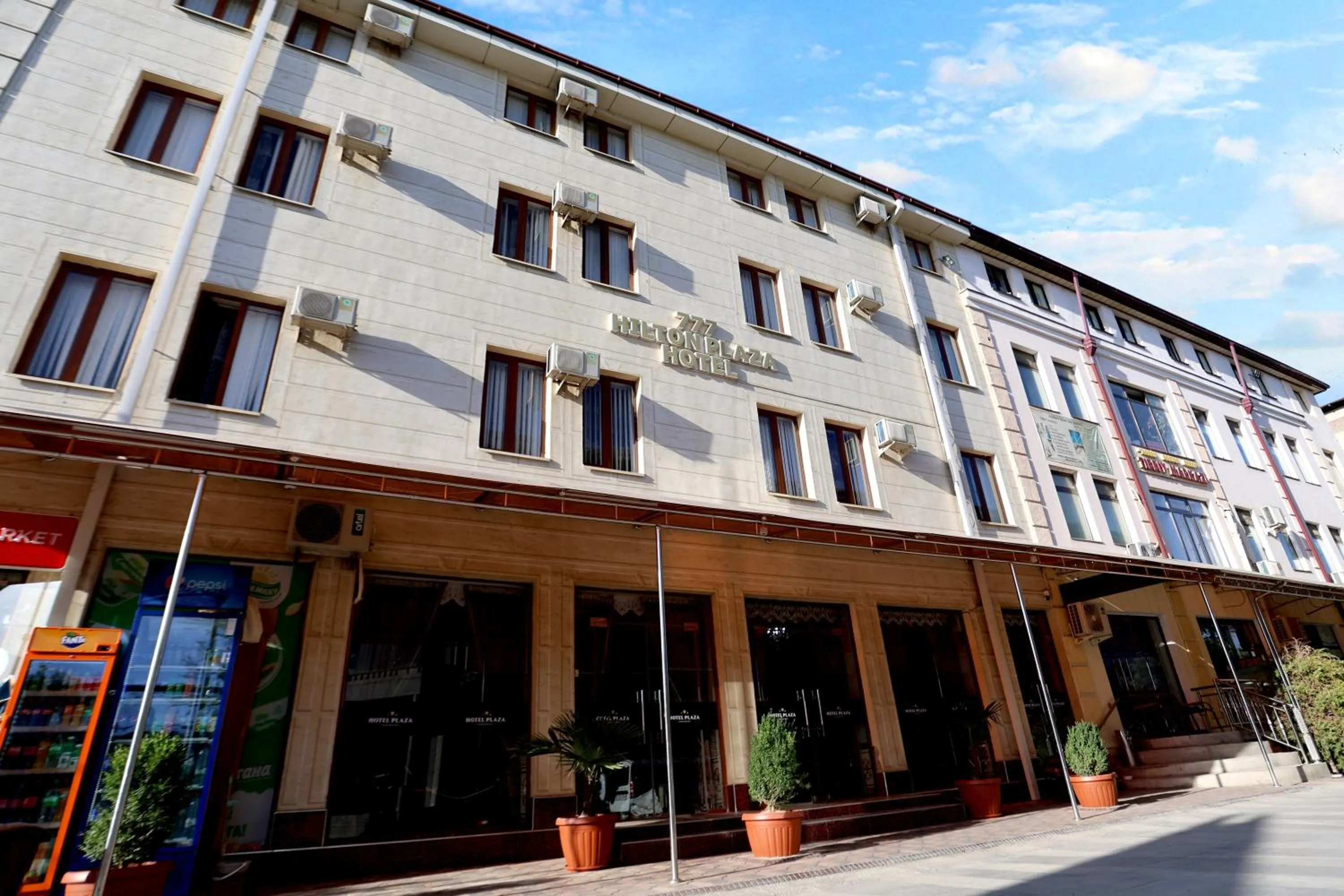 Facade/entrance in Hotel Plaza 777