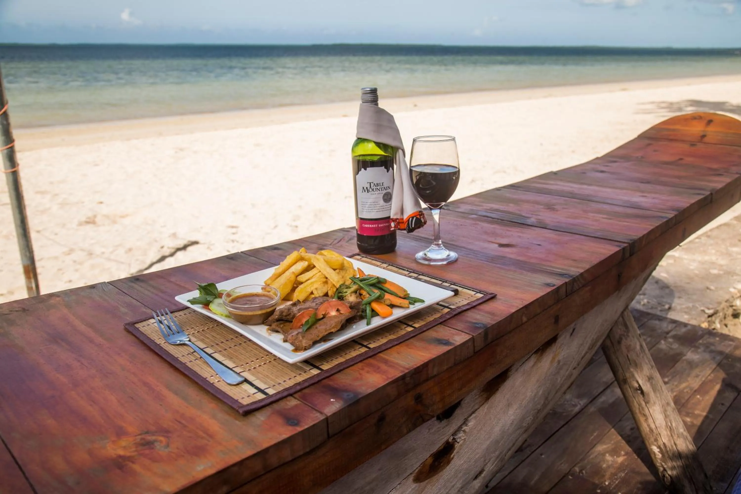 Lounge or bar in Antonio Beach Tree House Hotel & Spa